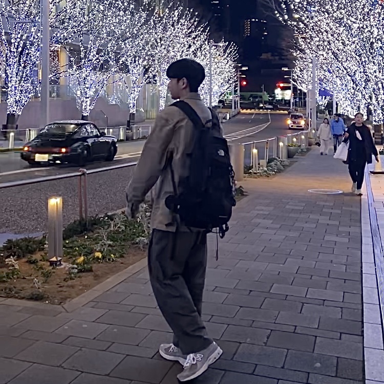 New Balance 2002R Grey 착용 스타일