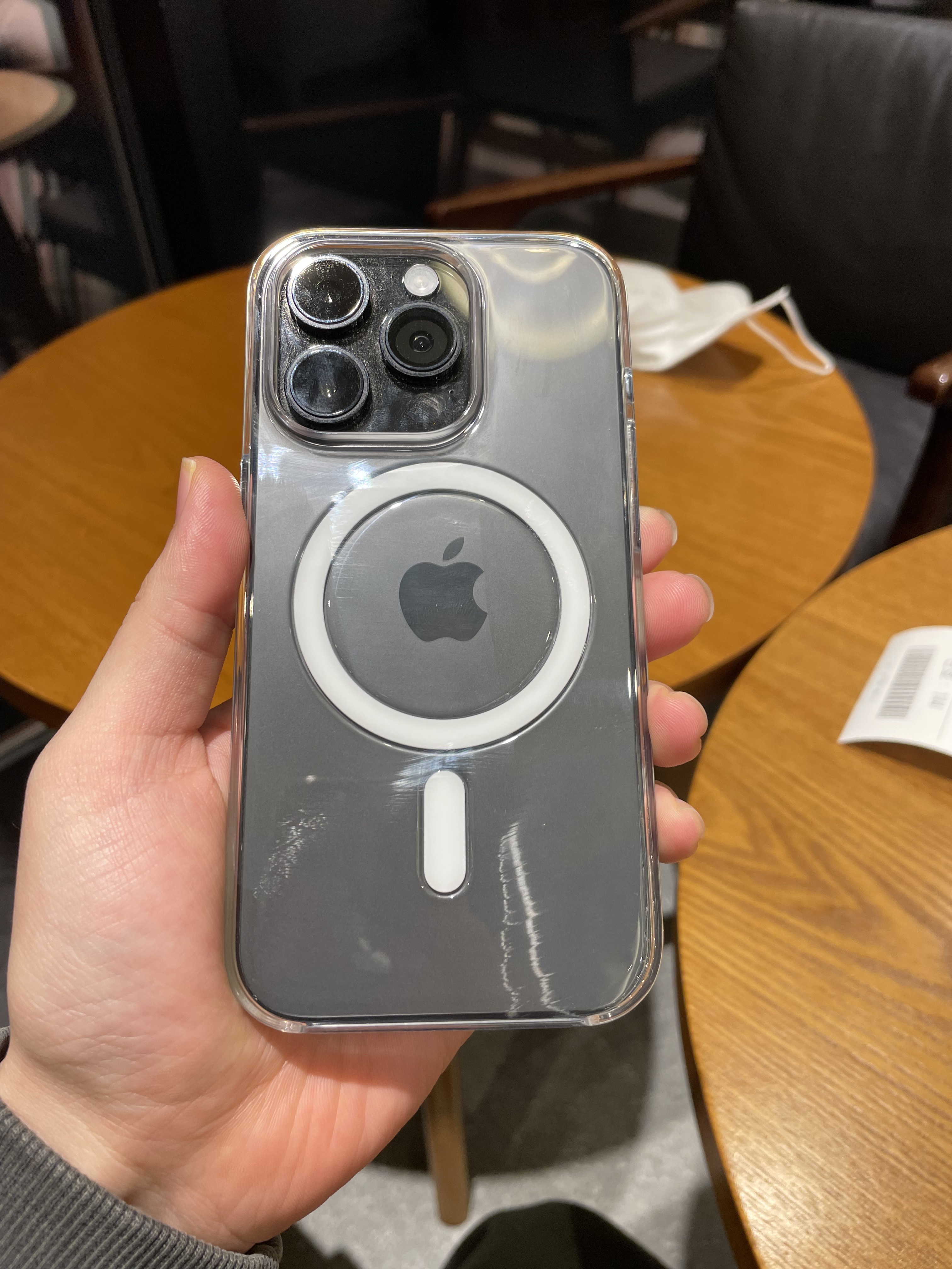 Apple iPhone 14 Clear Case with MagSafe 착용 스타일 - 4