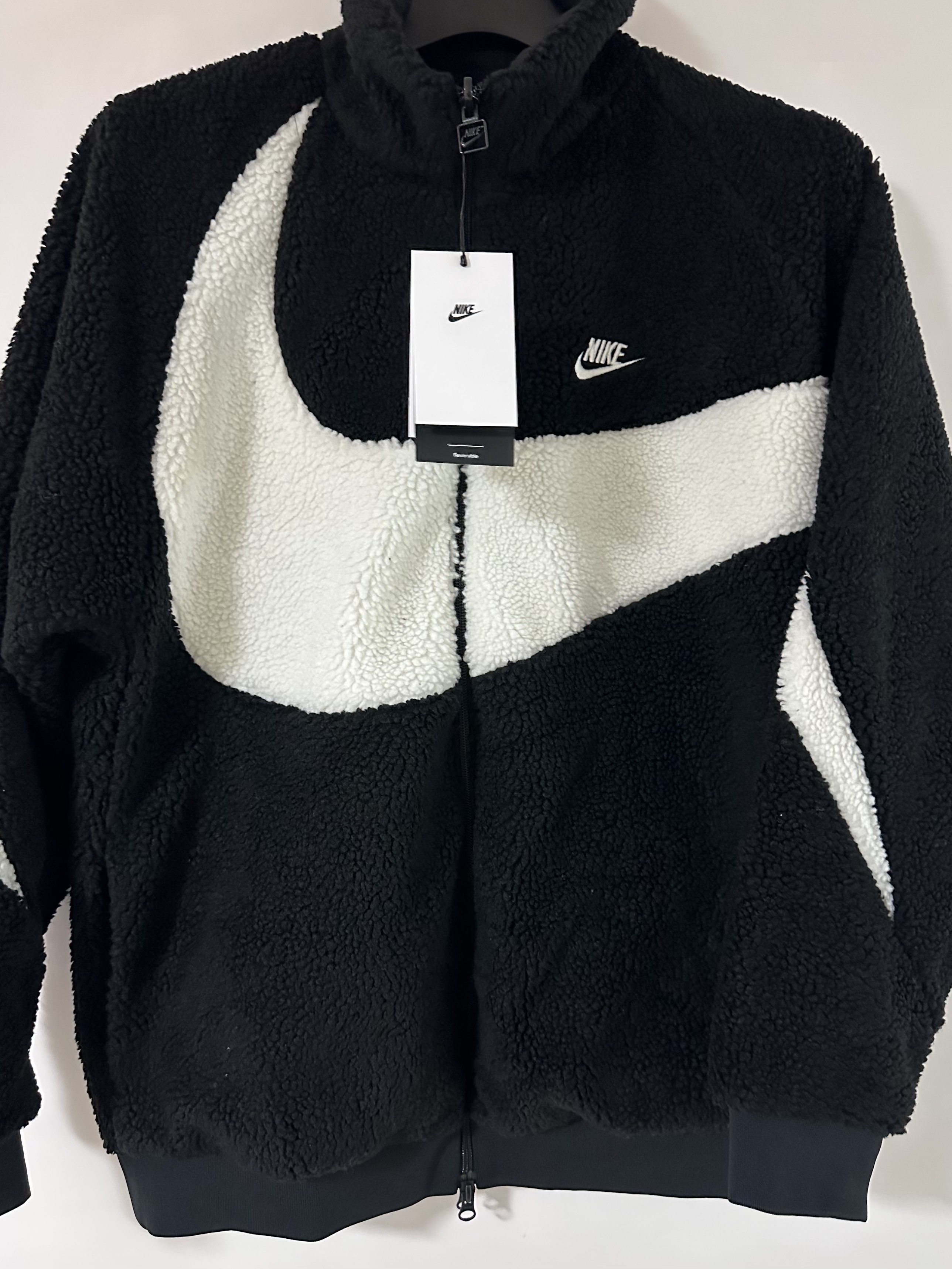 Nike Big Swoosh Full Zip Jacket Black Sail 착용 스타일