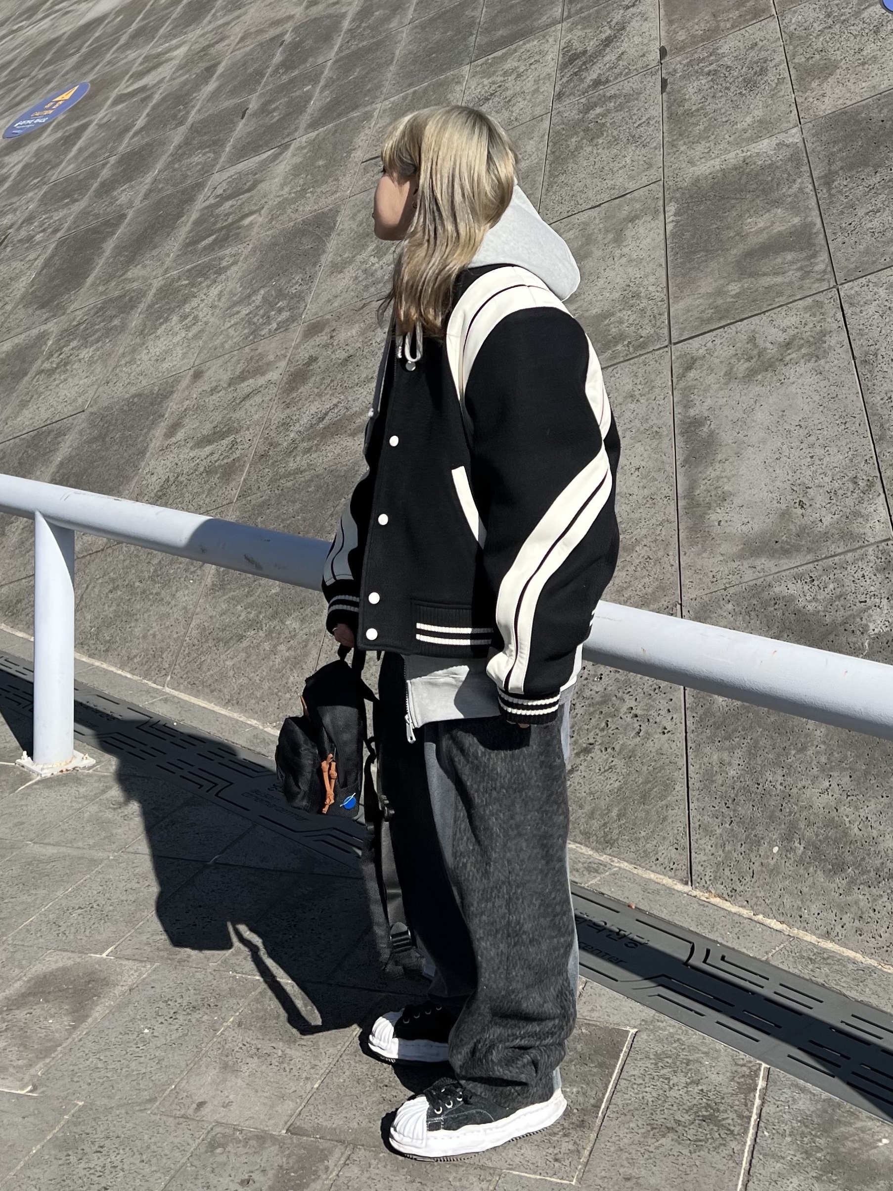 Ader Error Twit Jumper Noir, Ader Error TRS Decal Hoodie Zip-Up Grey 착용 스타일 - 2