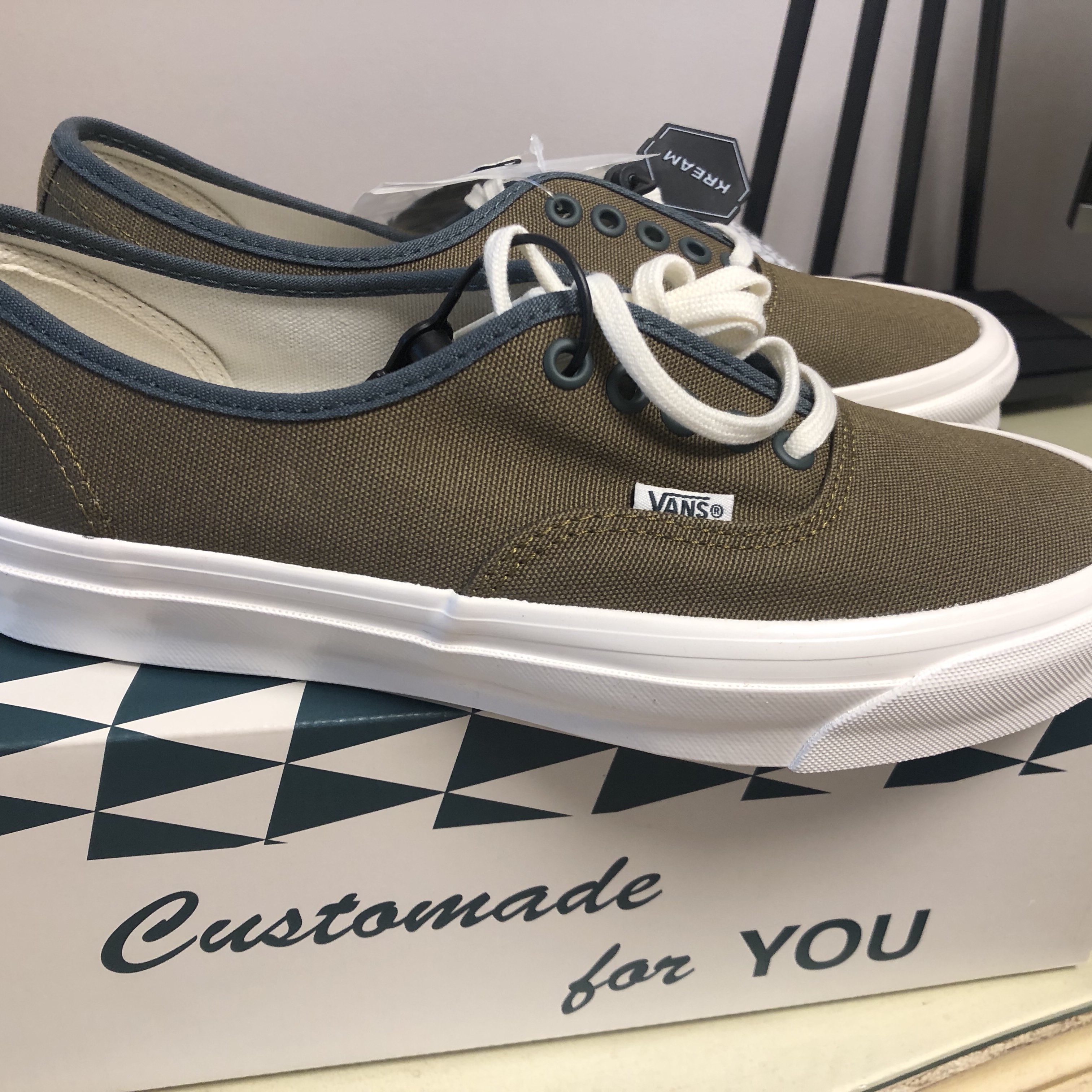 Vans Vault x Pilgrim Surf + Supply OG Authentic LX Olive 착용 스타일 - 4