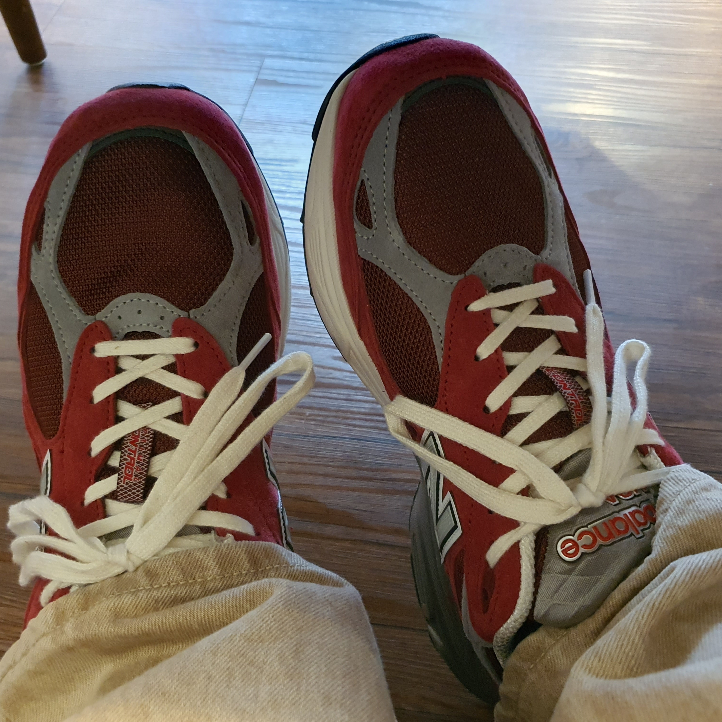 New Balance 990v3 Made in USA Scarlet Marblehead 착용 스타일 - 1