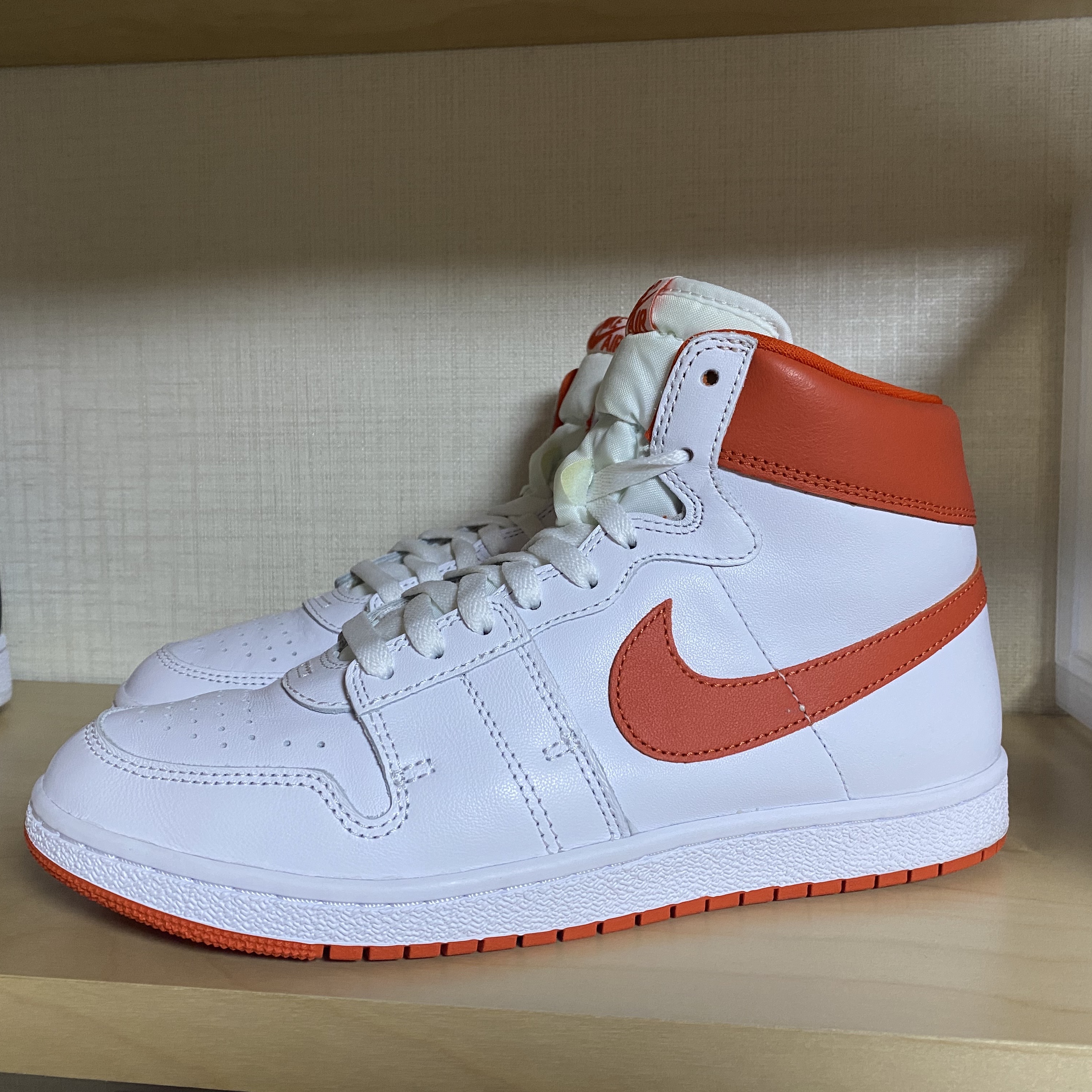Jordan Air Ship SP White Team Orange 착용 스타일