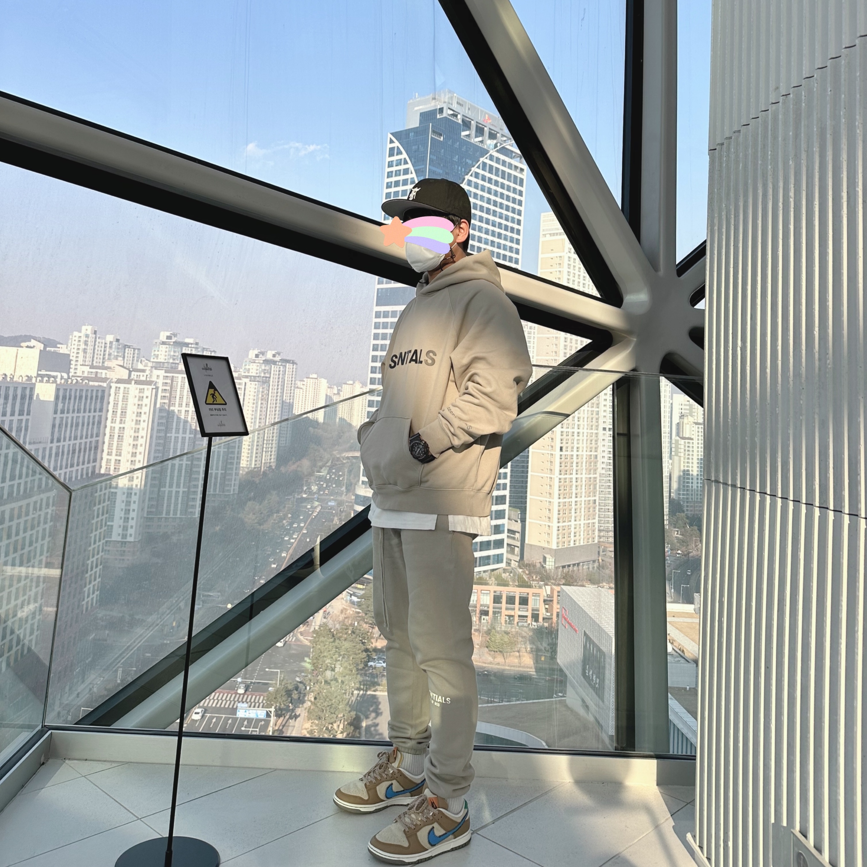 Essentials Sweatpants Olive/Khaki - 20FW, Essentials 3D Silicon Applique Pullover Hoodie Olive/Khaki - 20FW 착용 스타일 - 1