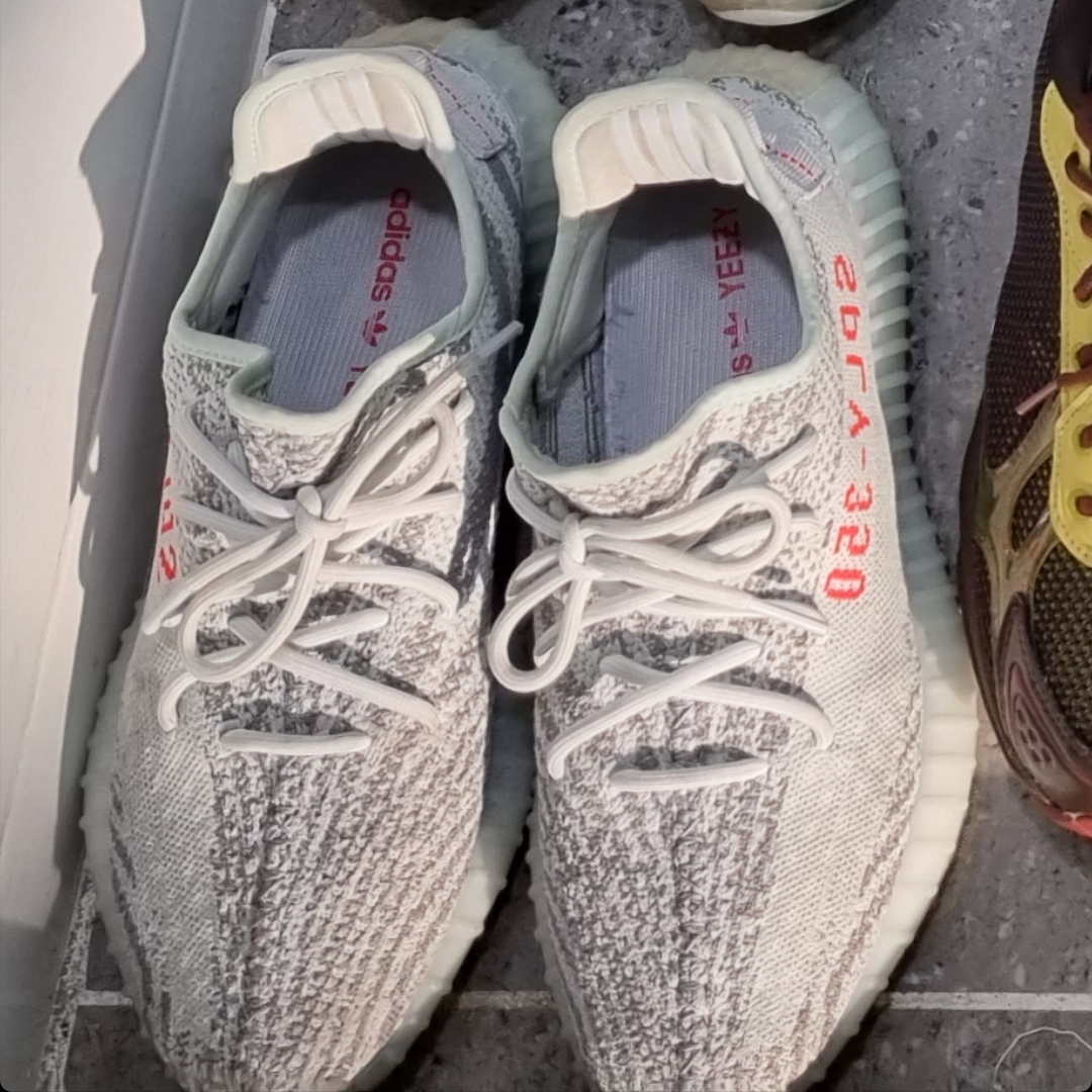 Adidas Yeezy Boost 350 V2 Blue Tint 2017 착용 스타일