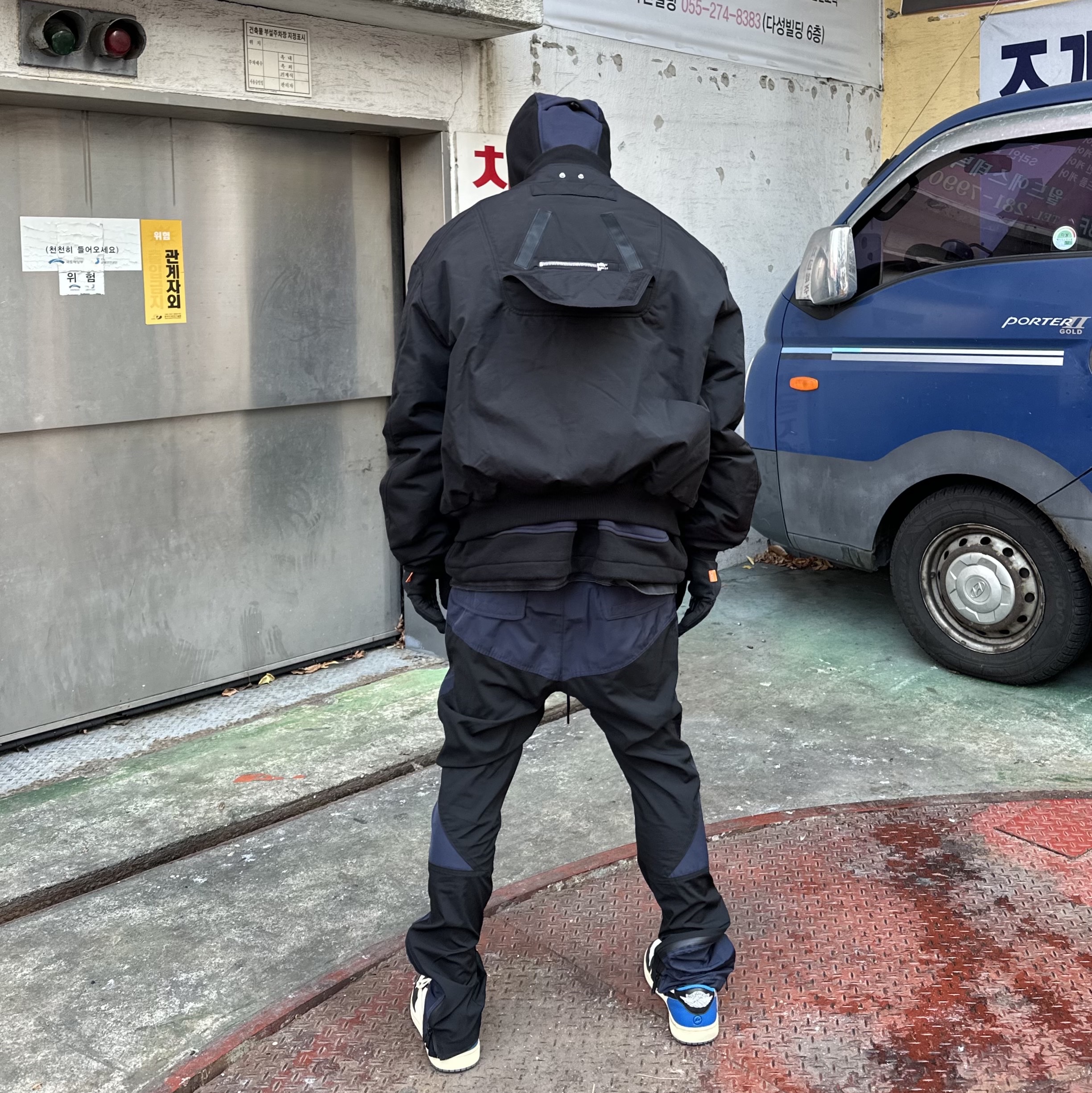 Undermycar Ababell Multi Flap Oversized Bomber Beluga - 22SS, Undermycar Phan Mark 2 Multi Zip Nylon Mesh Pants Iris - 22SS 착용 스타일 - 1