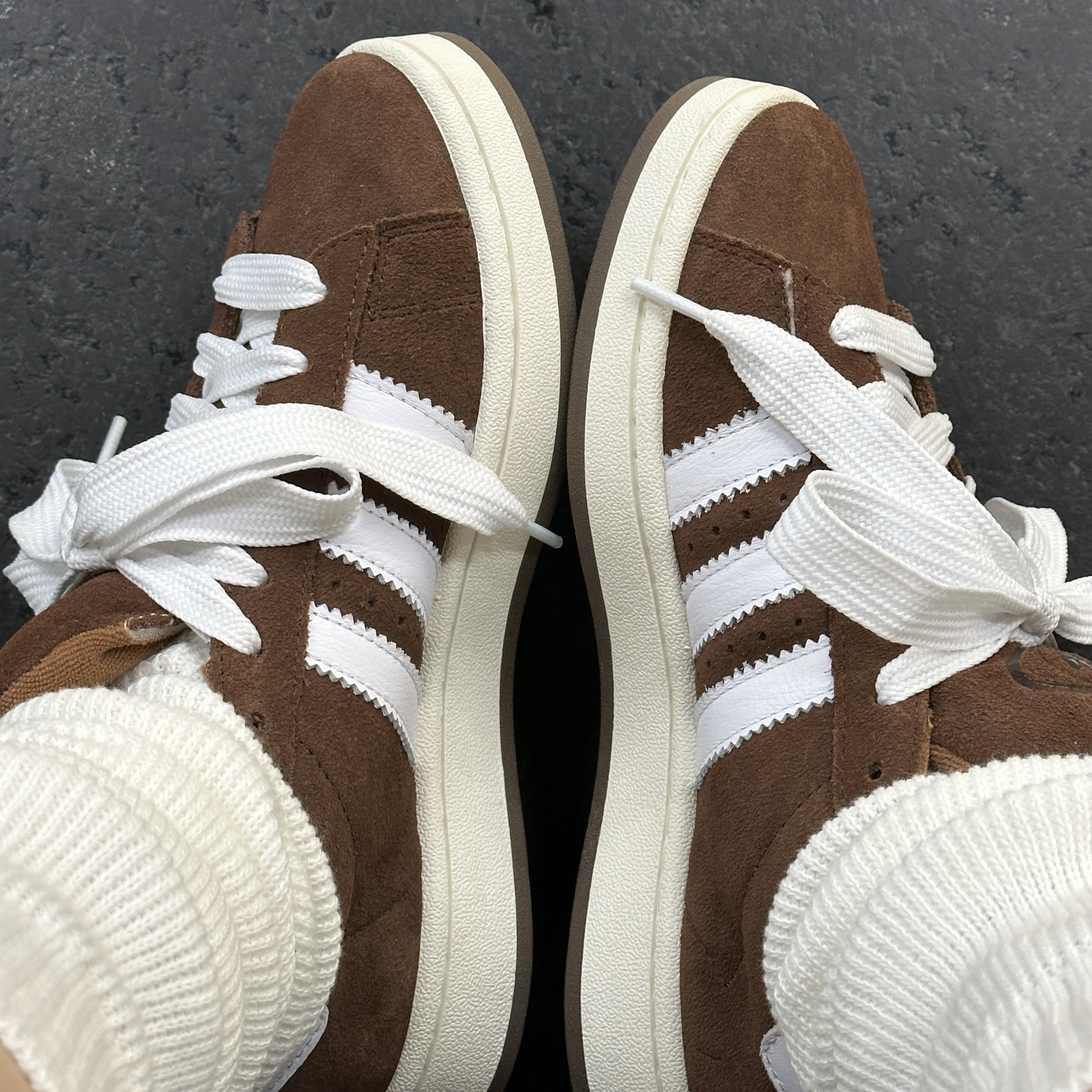Adidas Campus 00s Bark Cloud White 착용 스타일 - 2
