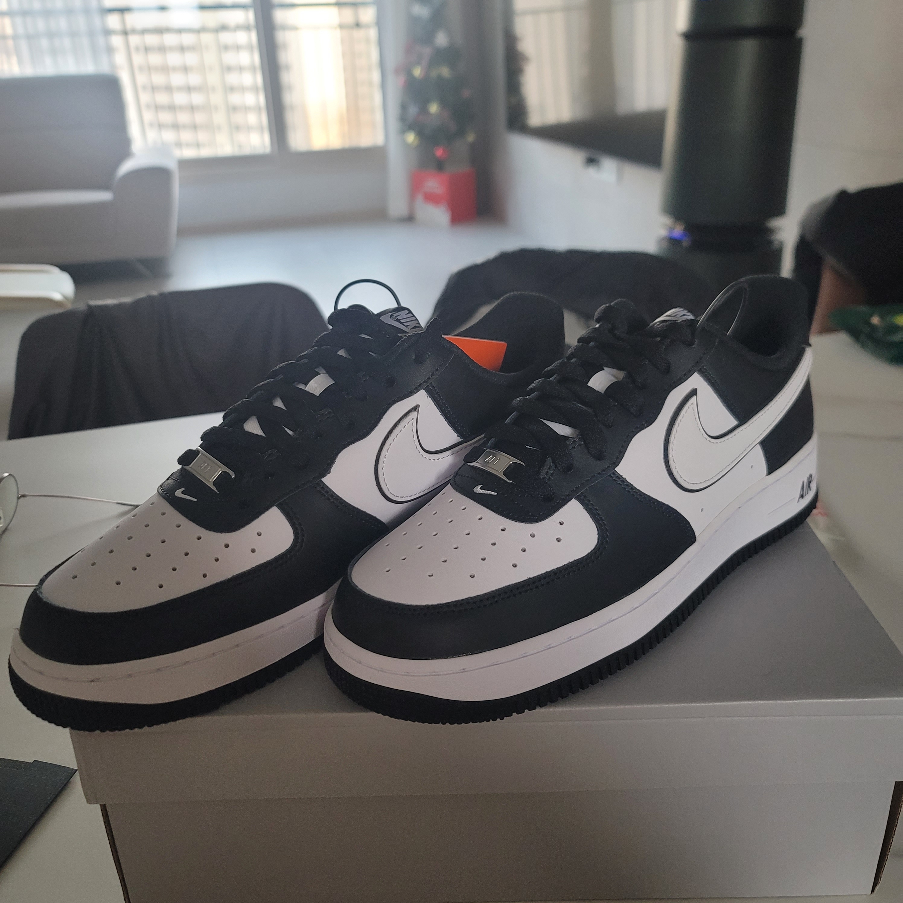 Nike Air Force 1 '07 Black White 착용 스타일 - 3