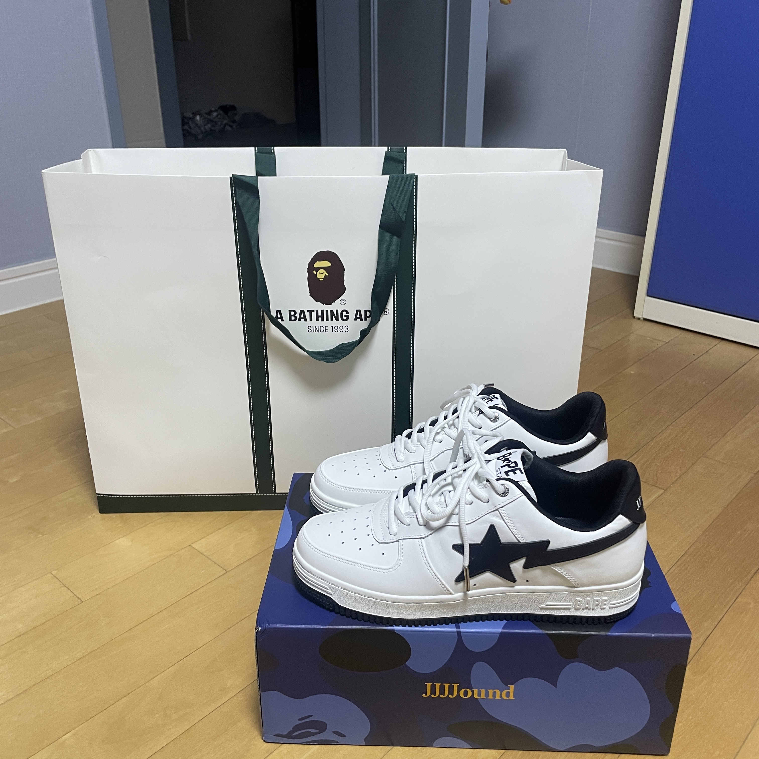 BAPE x JJJJound Bape Sta Low White Navy 착용 스타일 - 1