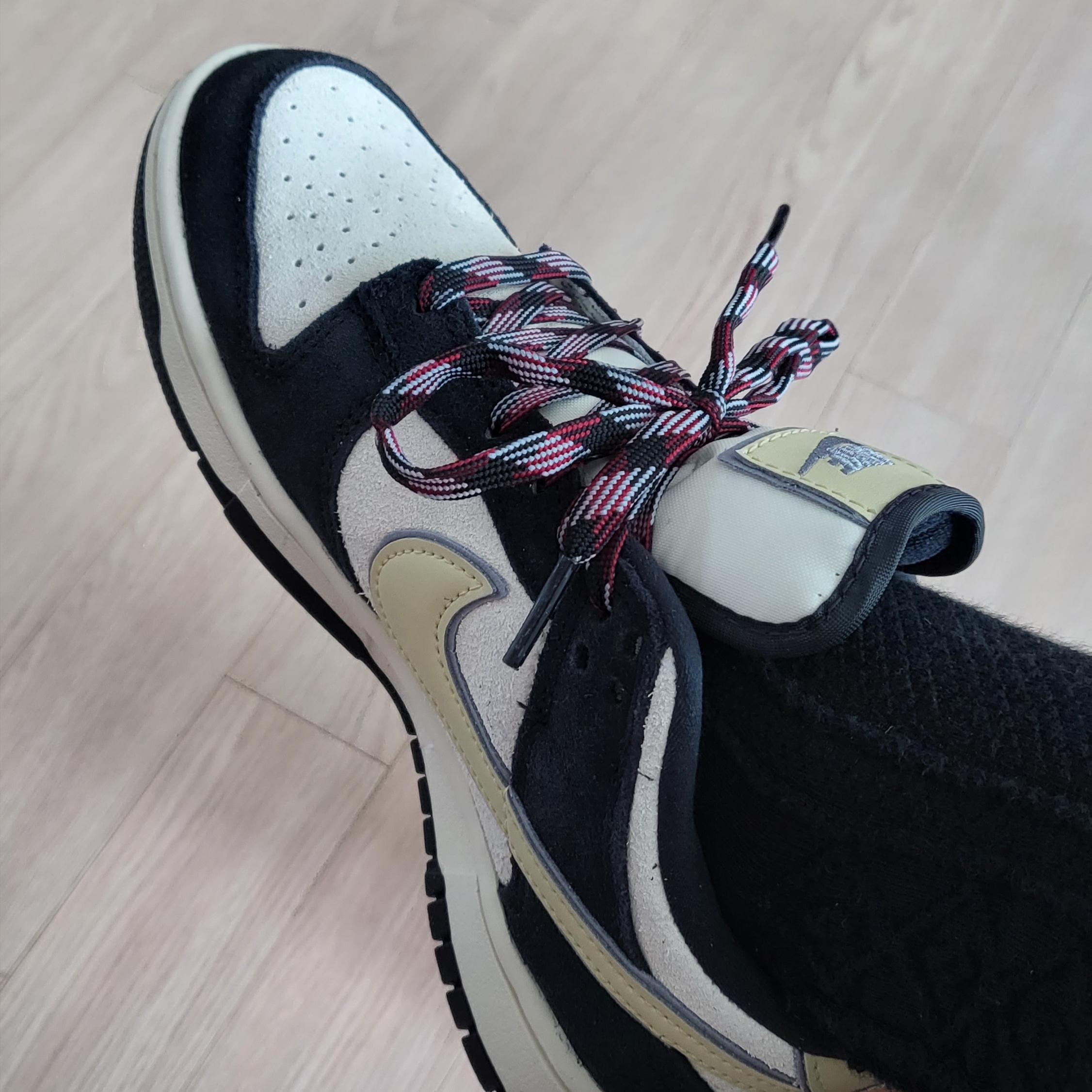 (W) Nike Dunk Low LX Black Suede 착용 스타일 - 2