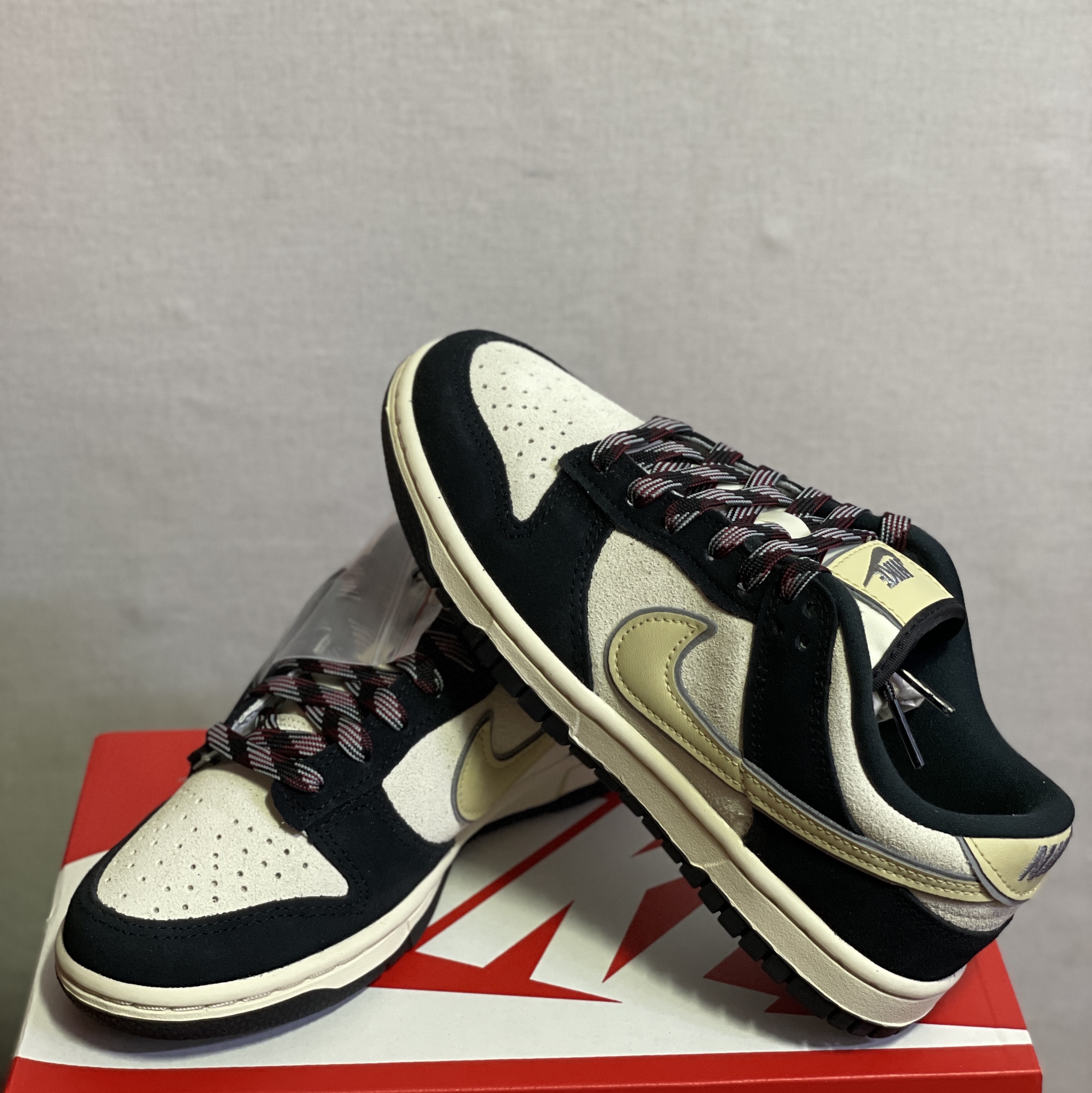 (W) Nike Dunk Low LX Black Suede 착용 스타일 - 2