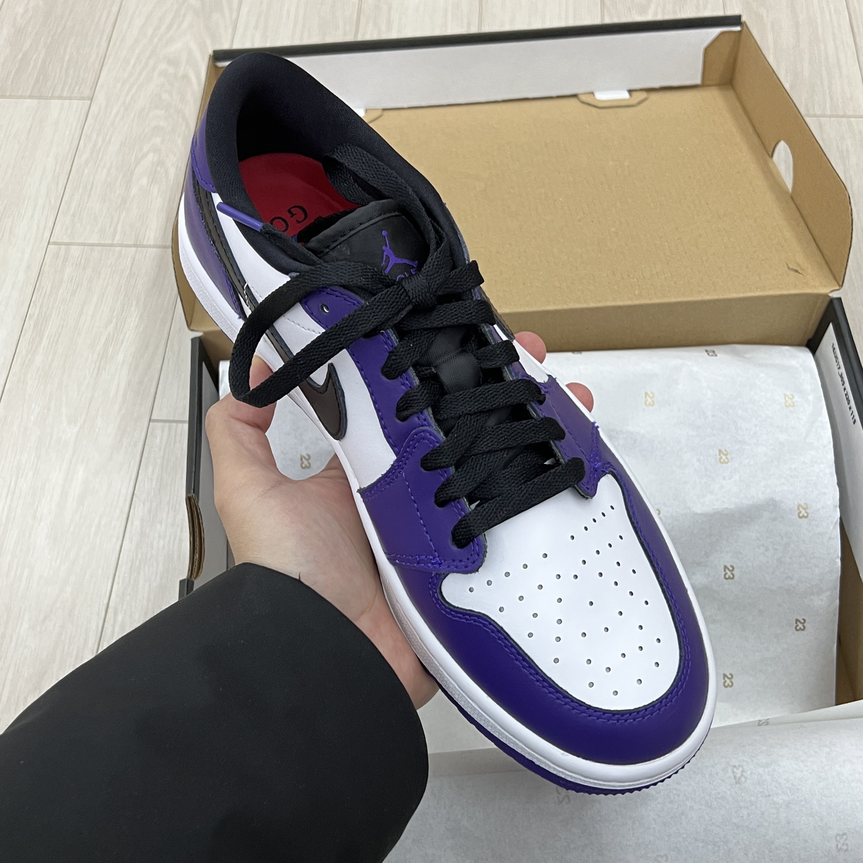 Jordan 1 Low Golf Court Purple 착용 스타일 - 2
