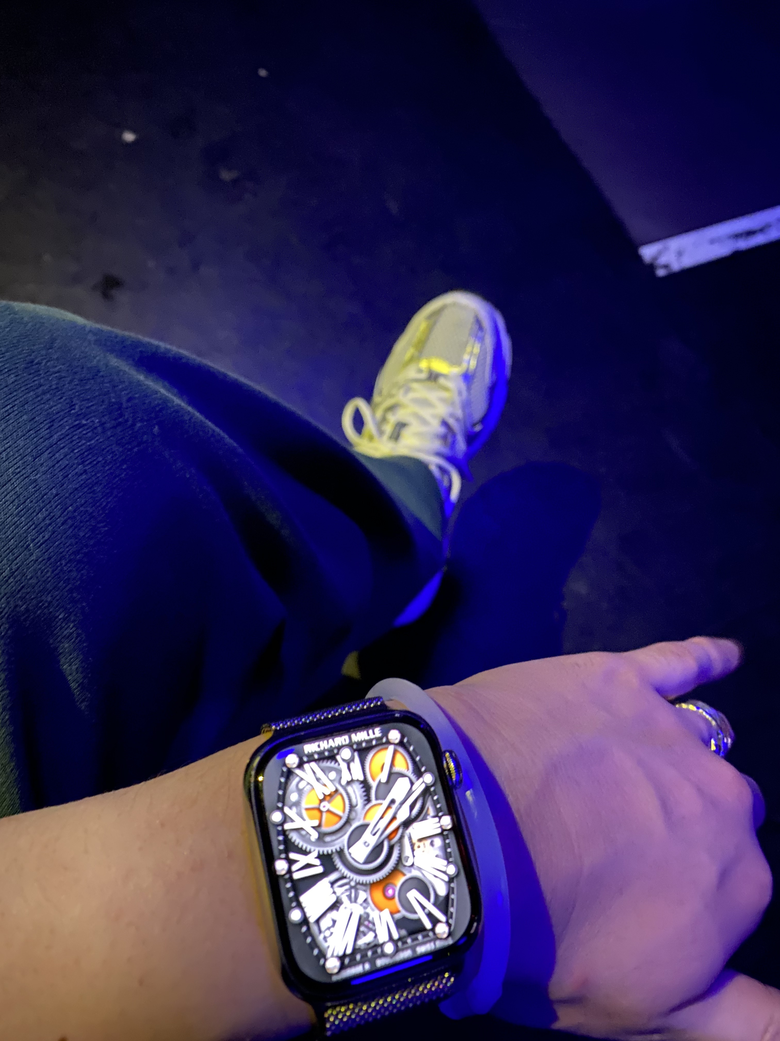 New Balance 530 White, Apple Watch Series 7 45mm Cellular Silver Stainless Steel Case with Sport Band Starlight (Korean Ver.) 착용 스타일 - 3