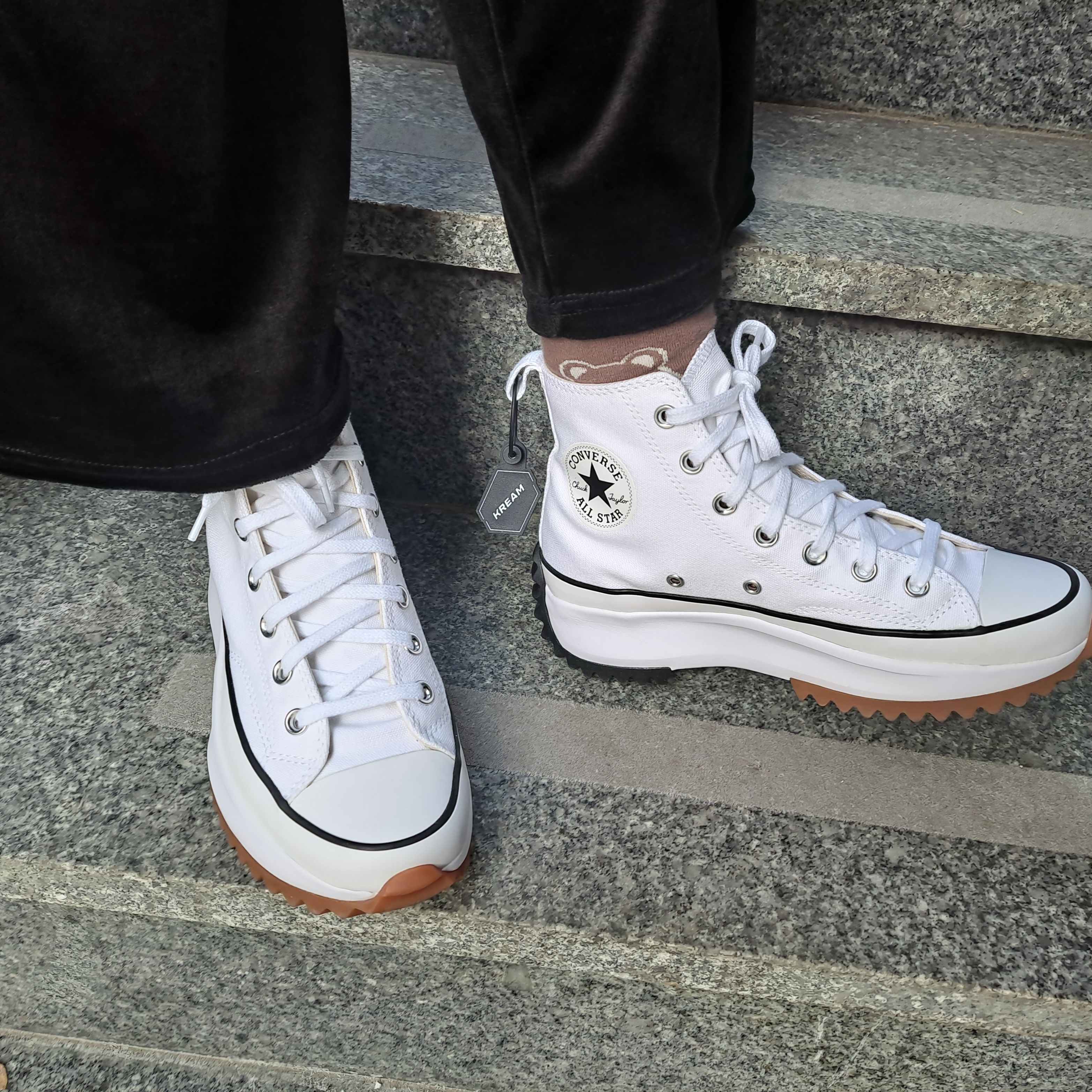 Converse Run Star Hike Hi White Black Gum 착용 스타일