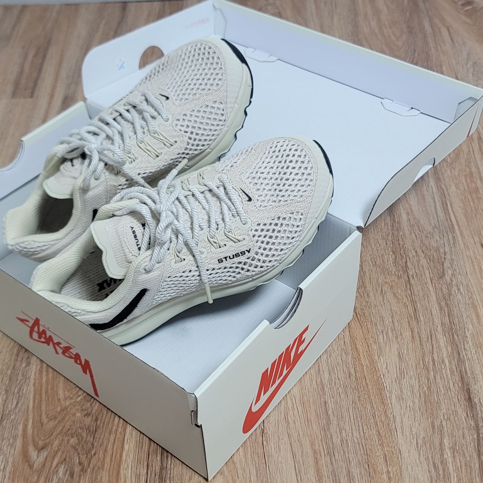 Nike x Stussy Air Max 2013 Fossil 착용 스타일 - 1