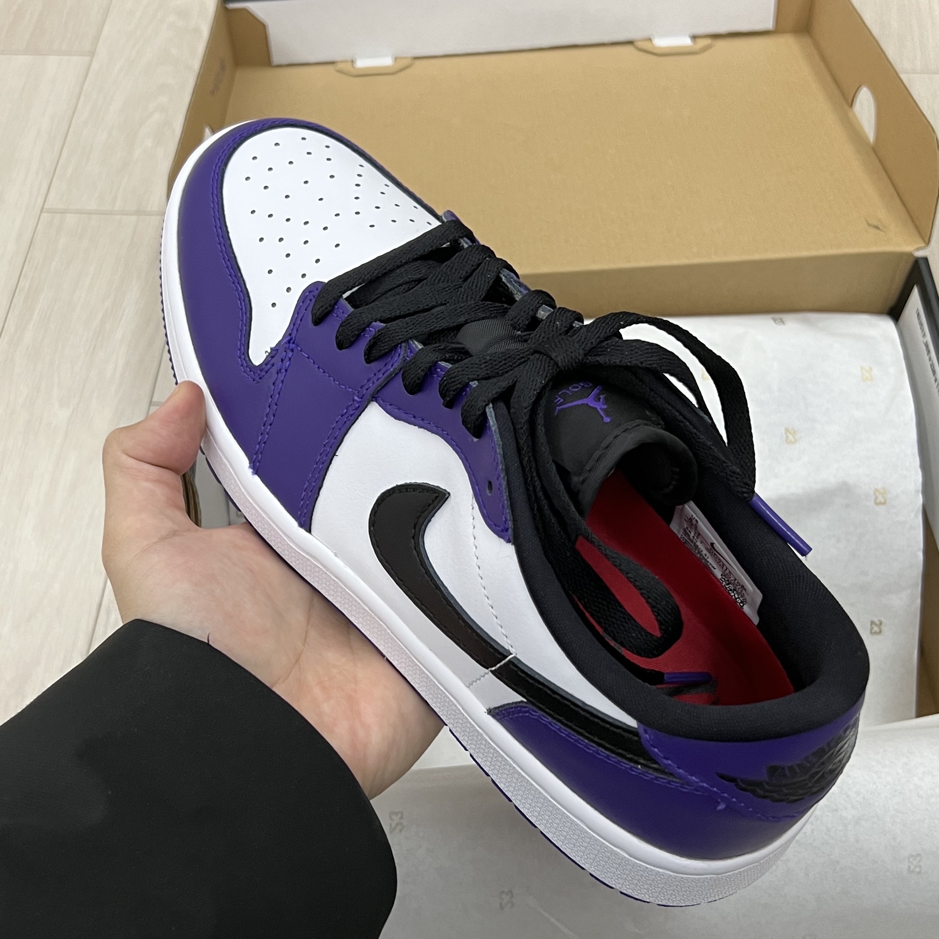 Jordan 1 Low Golf Court Purple 착용 스타일 - 3