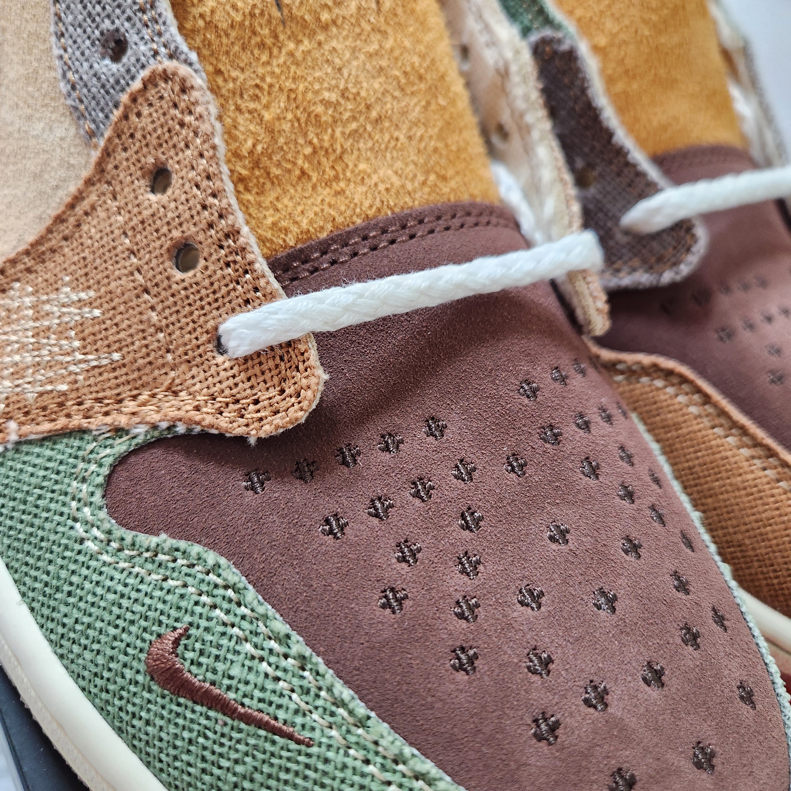 Jordan 1 x Zion Williamson Retro Low OG Flax and Oil Green 착용 스타일 - 5