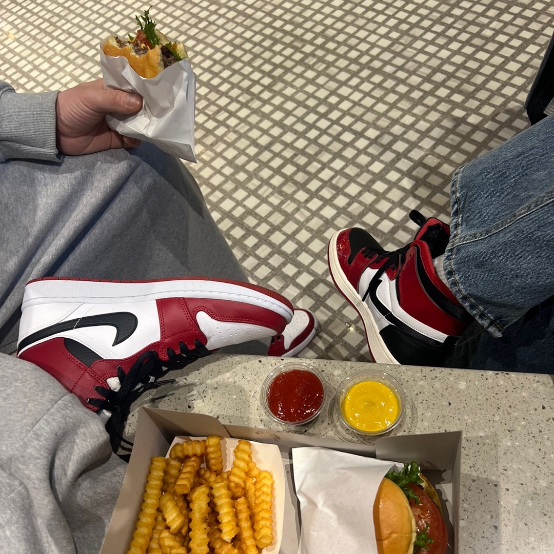 (W) Jordan 1 Zoom Air CMFT Gym Red Black, Jordan 1 Mid Chicago 2020 착용 스타일