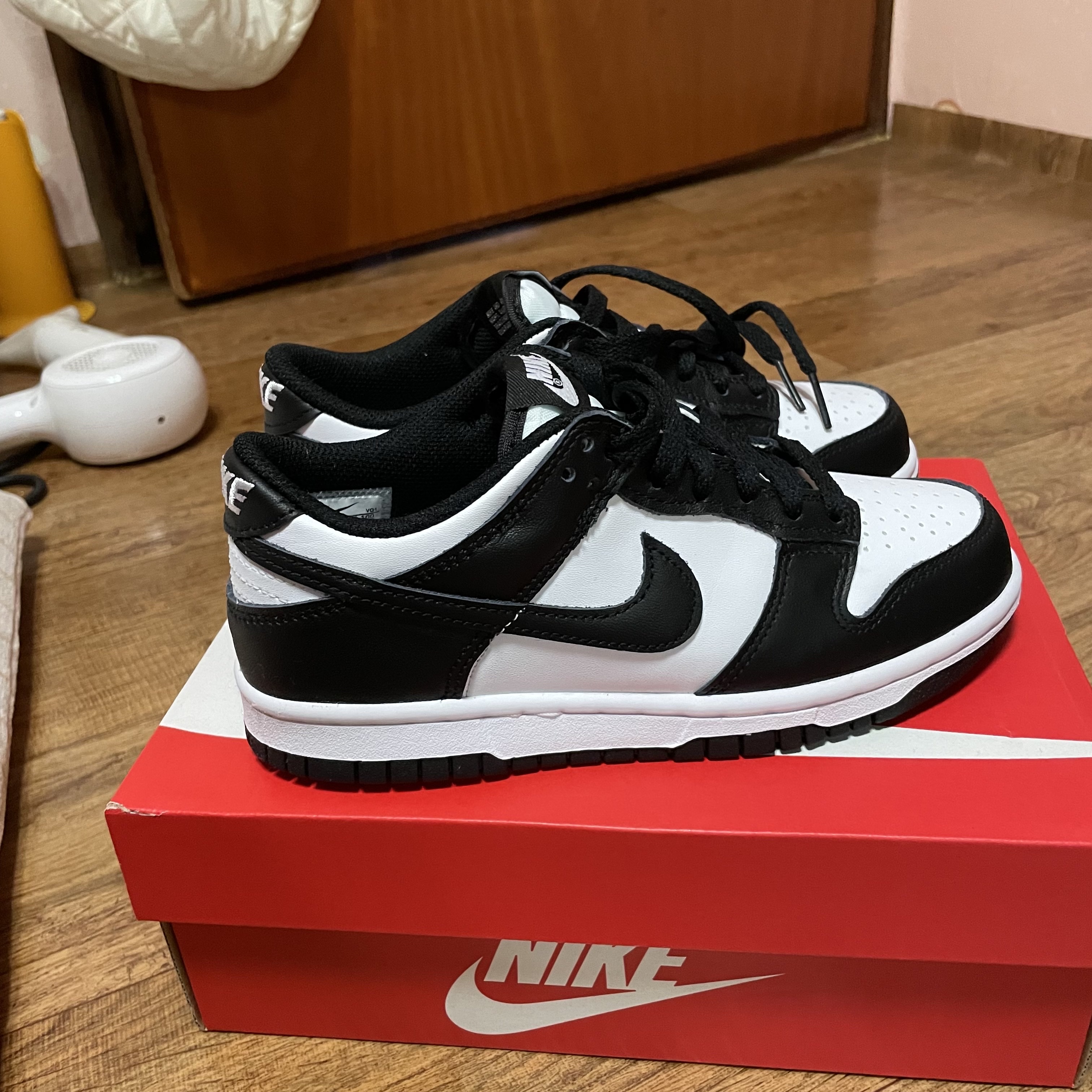(GS) Nike Dunk Low Black 착용 스타일