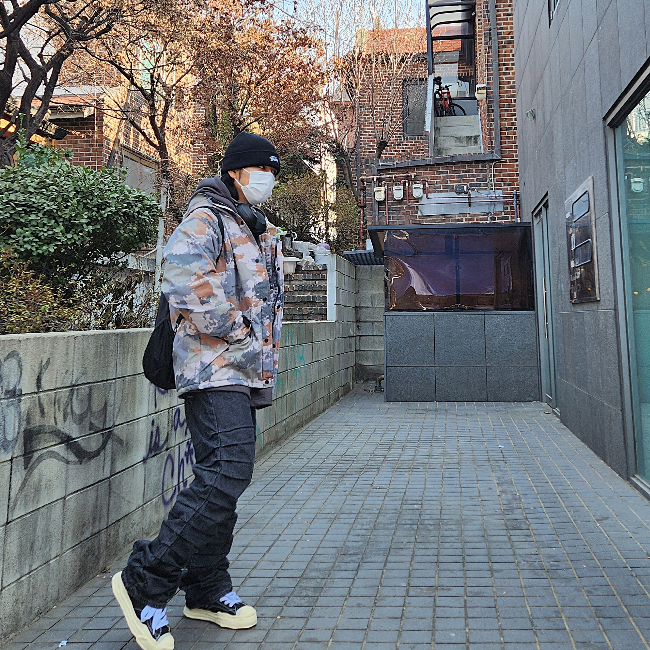 Maison Mihara Yasuhiro Hank VL OG Sole Canvas Low-top Sneakers Black, Stussy Stock Cuff Beanie Black 착용 스타일