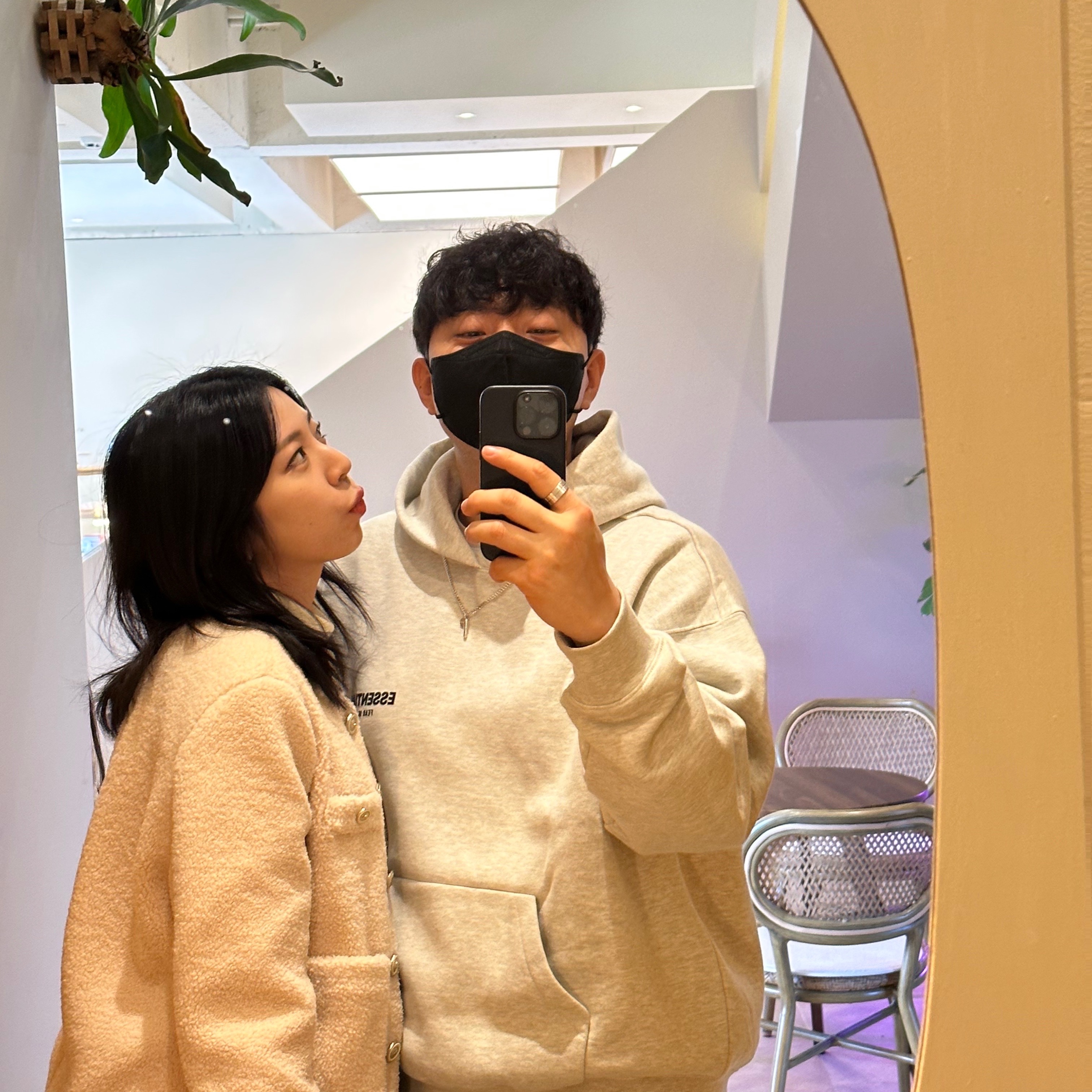 Essentials The Core Collection Hoodie Light Oatmeal, Essentials The Core Collection Sweatpants Light Oatmeal 착용 스타일 - 1