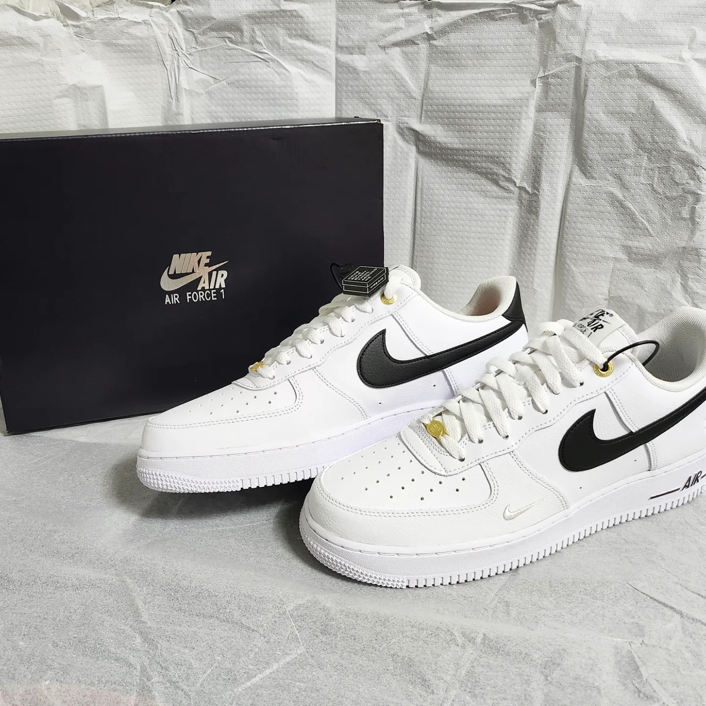 Nike Air Force 1 '07 LV8 40th Anniversary Join Forces White Black 착용 스타일