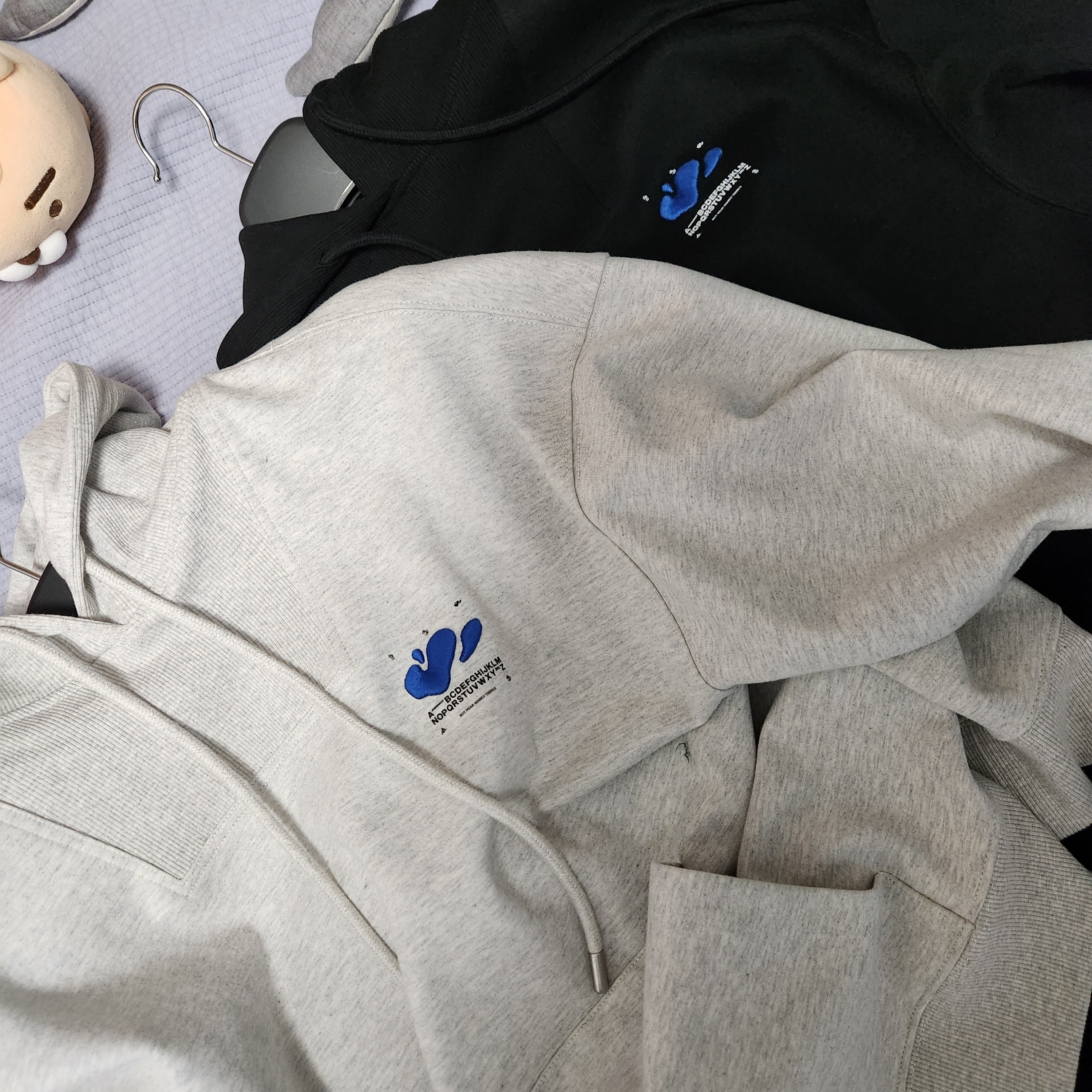 Zara x Ader Error Embroidery Hooded Sweatshirt Grey, Zara x Ader Error Embroidery Hooded Sweatshirt Black 착용 스타일