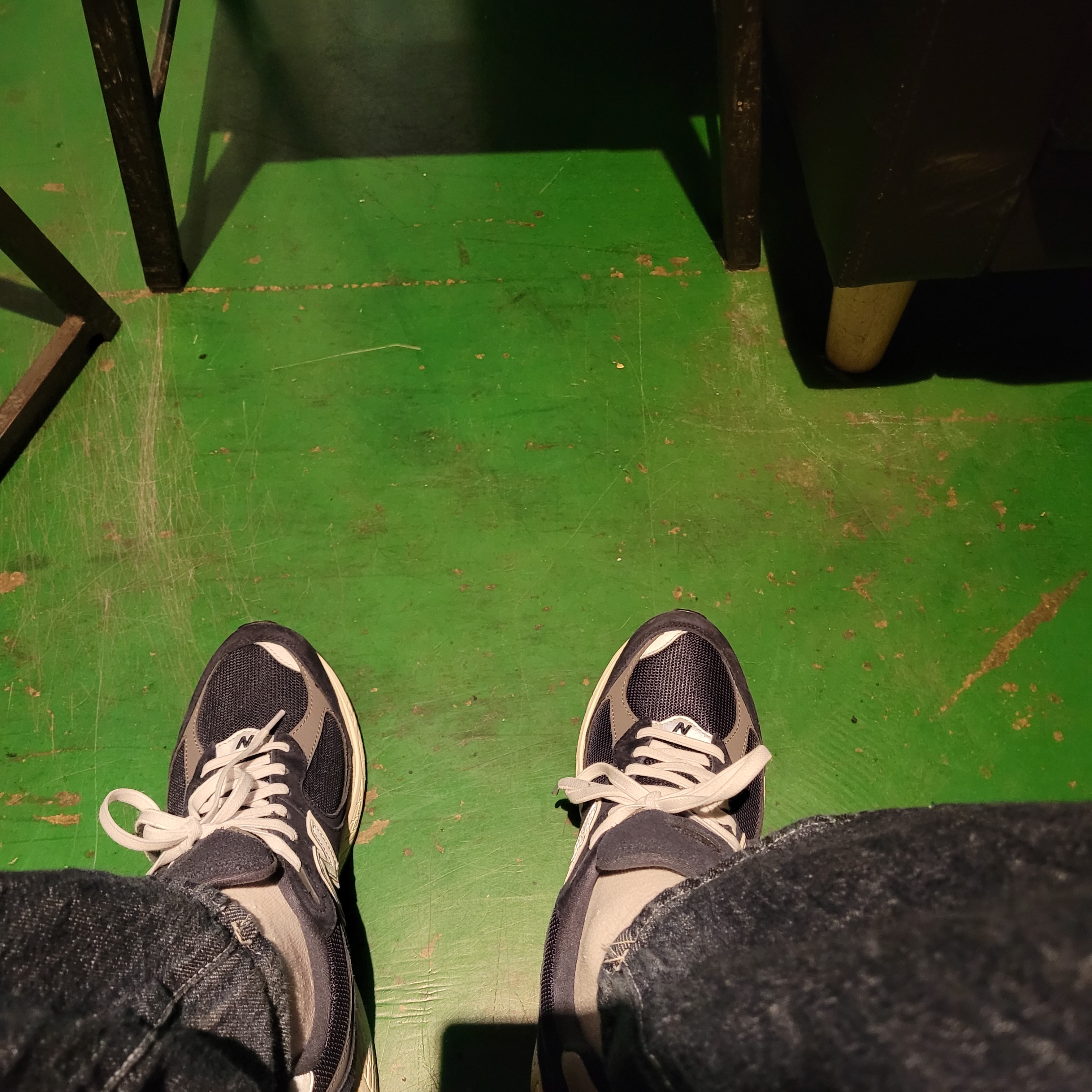New Balance 2002R Eclipse Castlerock 착용 스타일 - 2