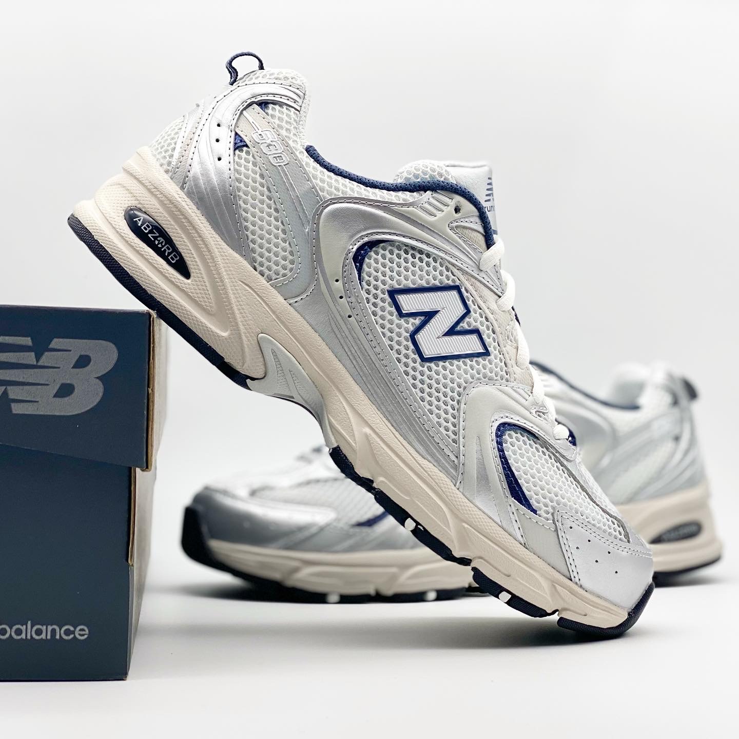 New Balance 530 Steel Grey 착용 스타일 - 4
