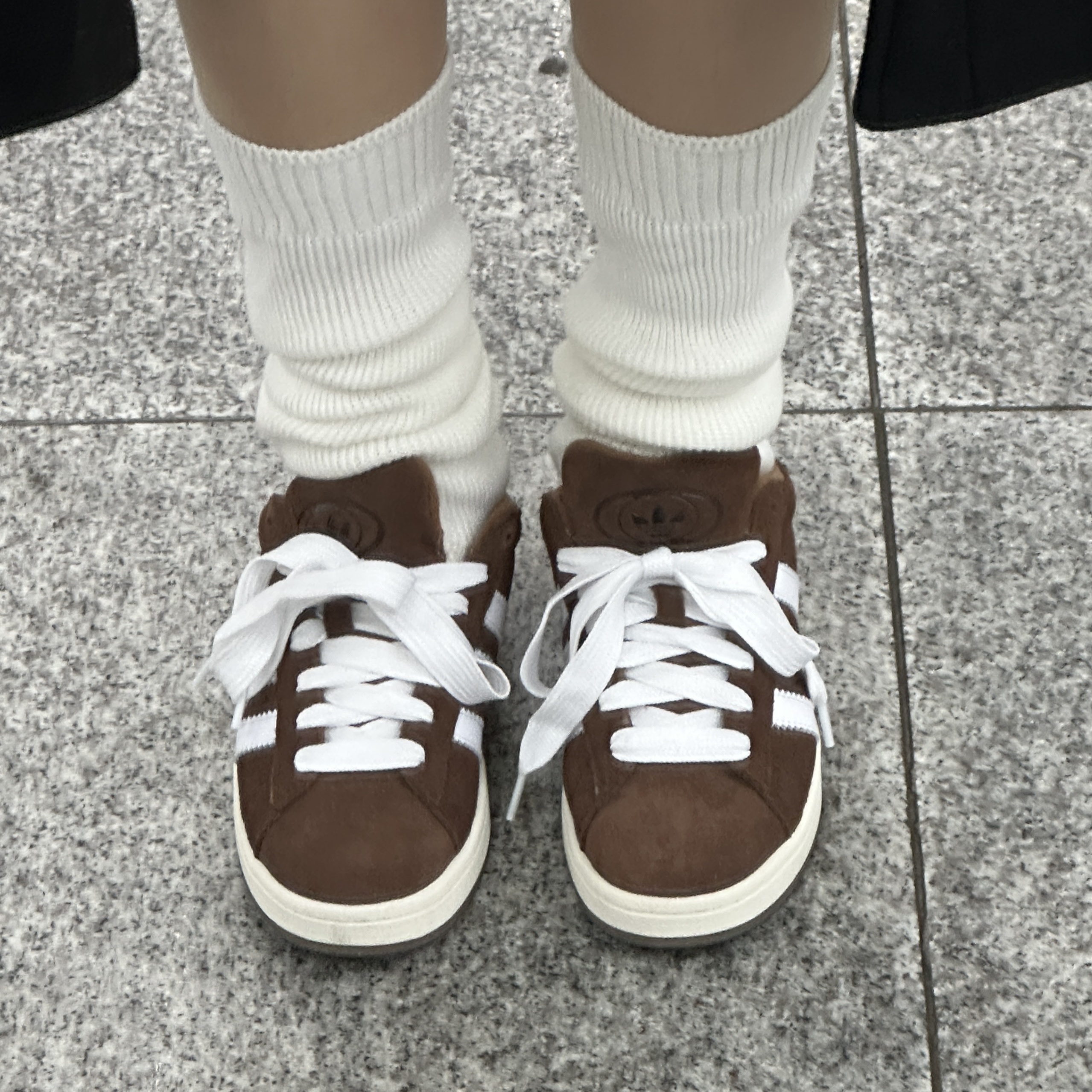 Adidas Campus 00s Bark Cloud White 착용 스타일 - 1