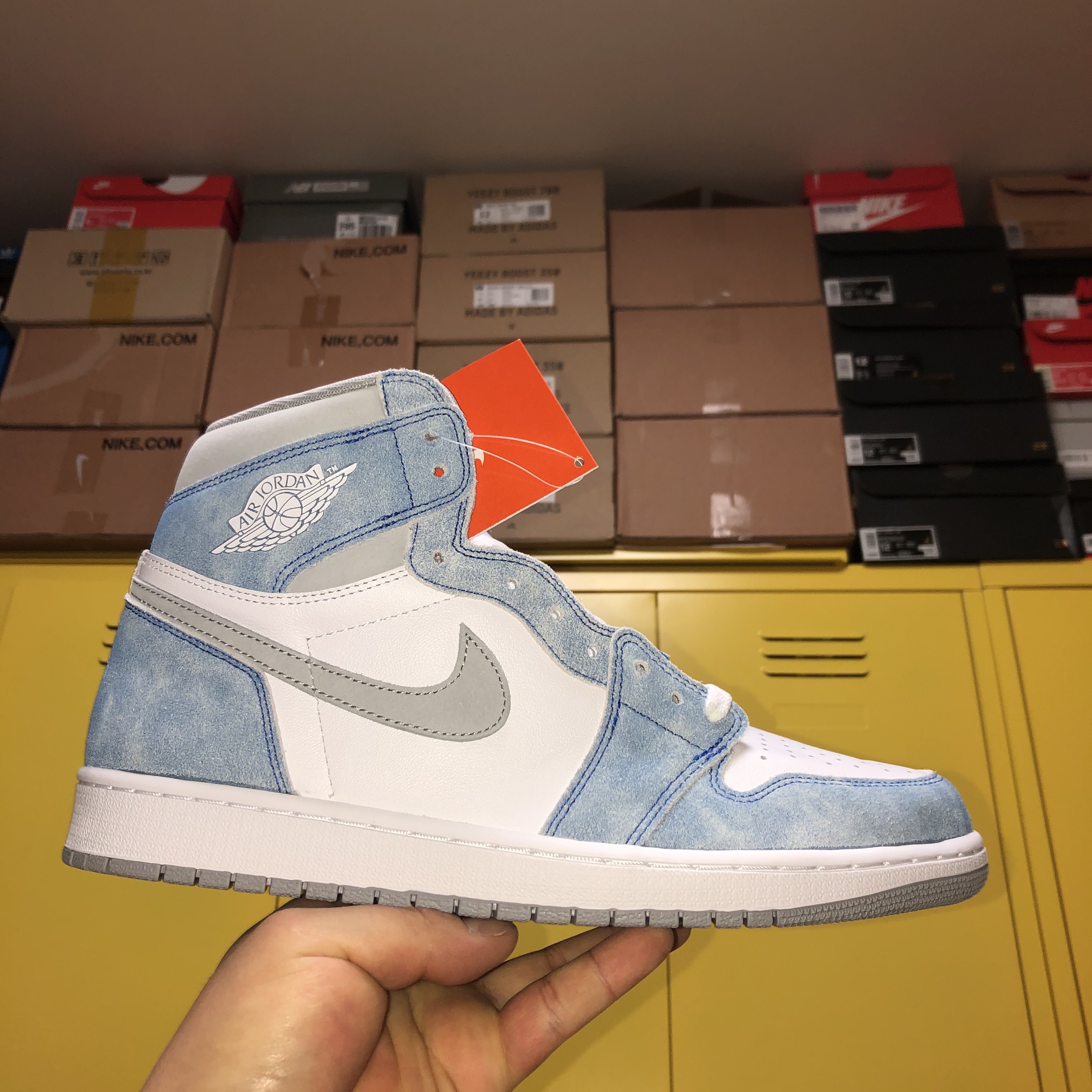 Jordan 1 Retro High OG Hyper Royal 착용 스타일 - 2