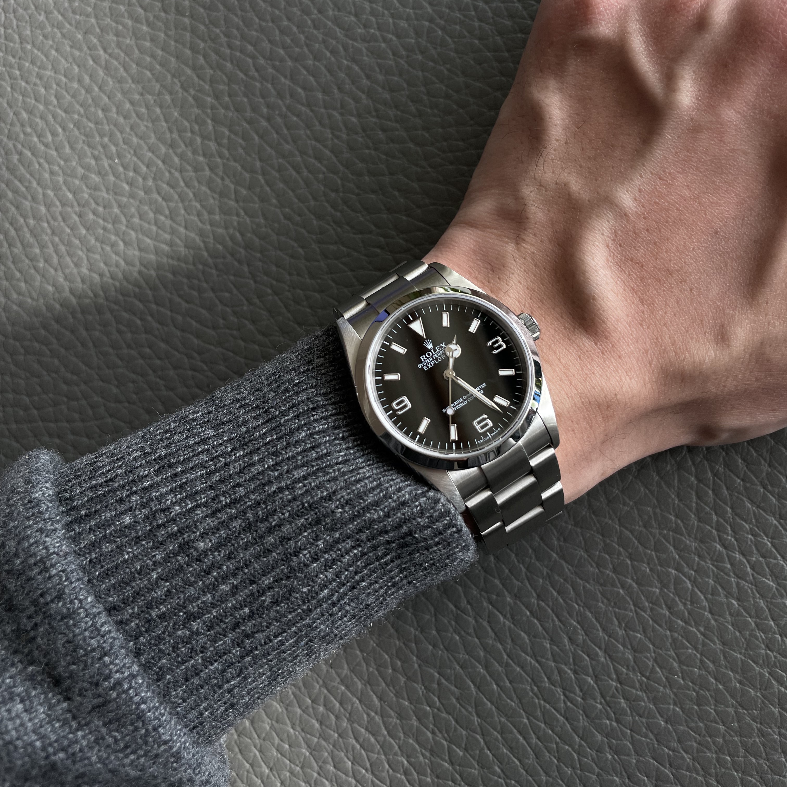 Rolex Explorer 36mm 124270 Black Oyster, Maison Margiela Cashmere Sweater Navy 착용 스타일