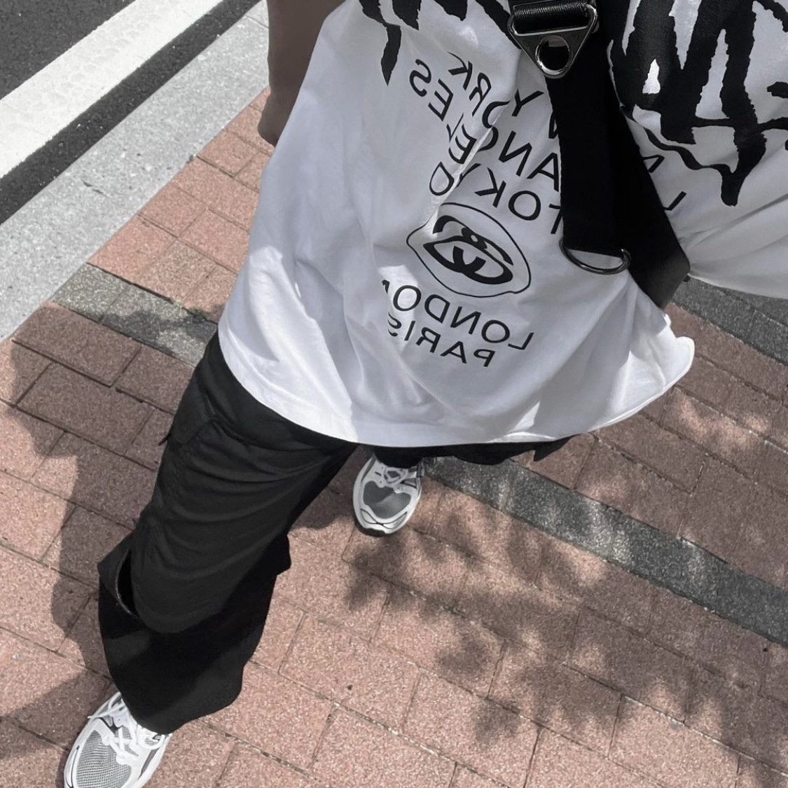 Asics Gel-Nimbus 9 White Lake Drive, Stussy World Tour T-Shirt White 착용 스타일