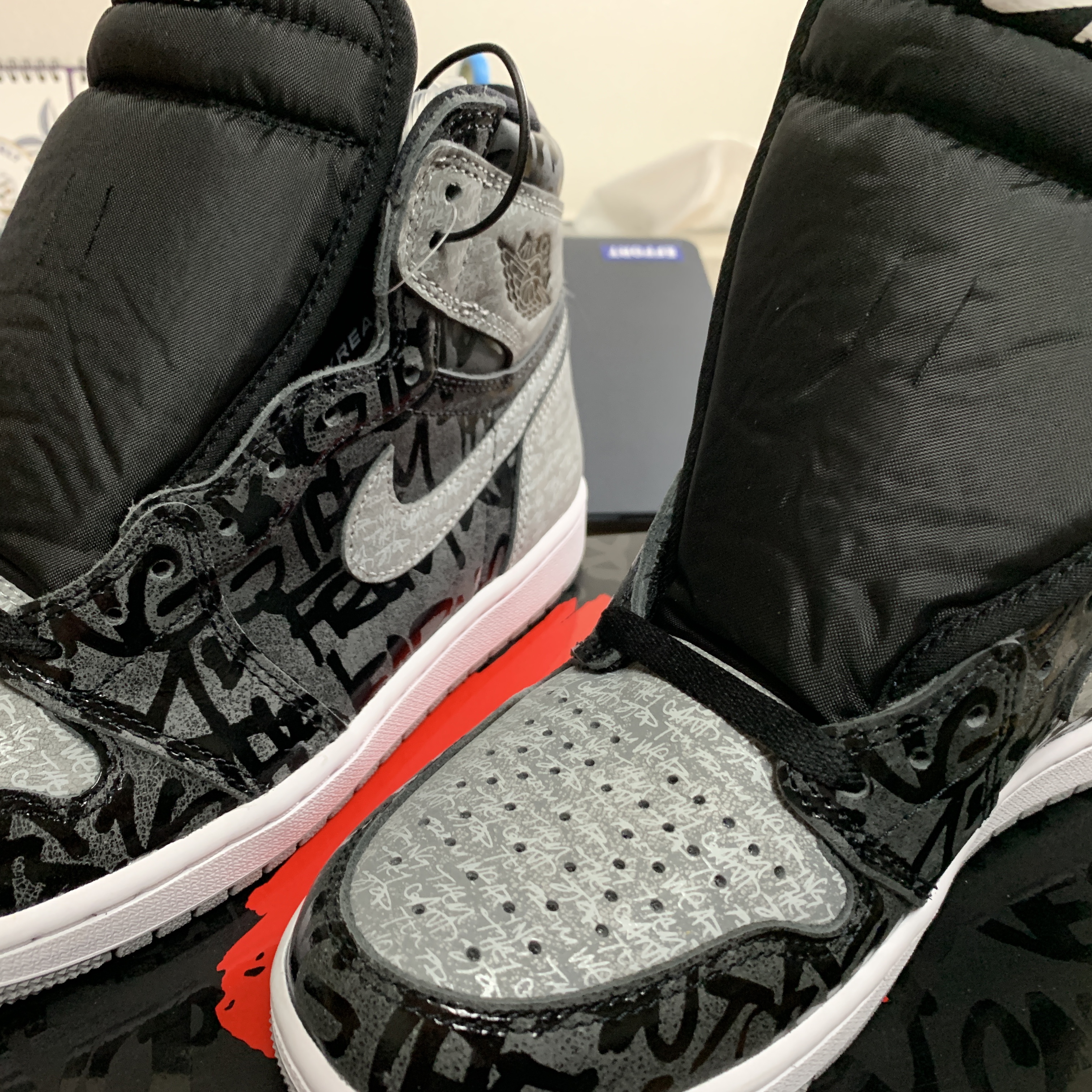 Nike Kyrie 7 EP Midnight Navy, Jordan 1 Retro High OG Rebellionaire 착용 스타일 - 3