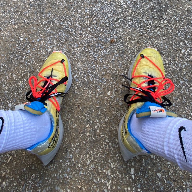 (W) Nike x Off-White Vapor Street Tour Yellow 착용 스타일