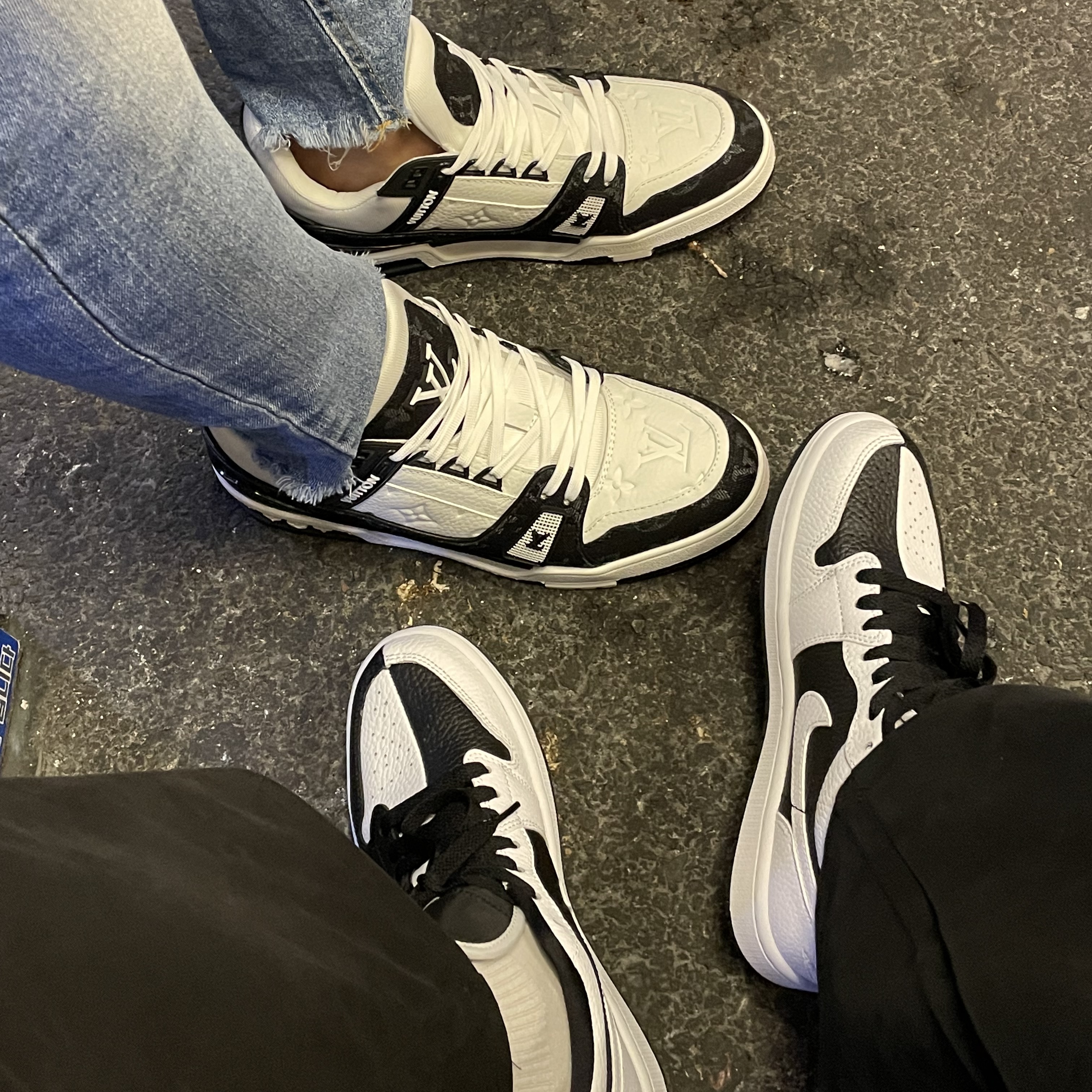 (W) Jordan 1 Low SE Black White, Louis Vuitton LV Trainer Sneakers Monogram Denim Black 착용 스타일 - 1