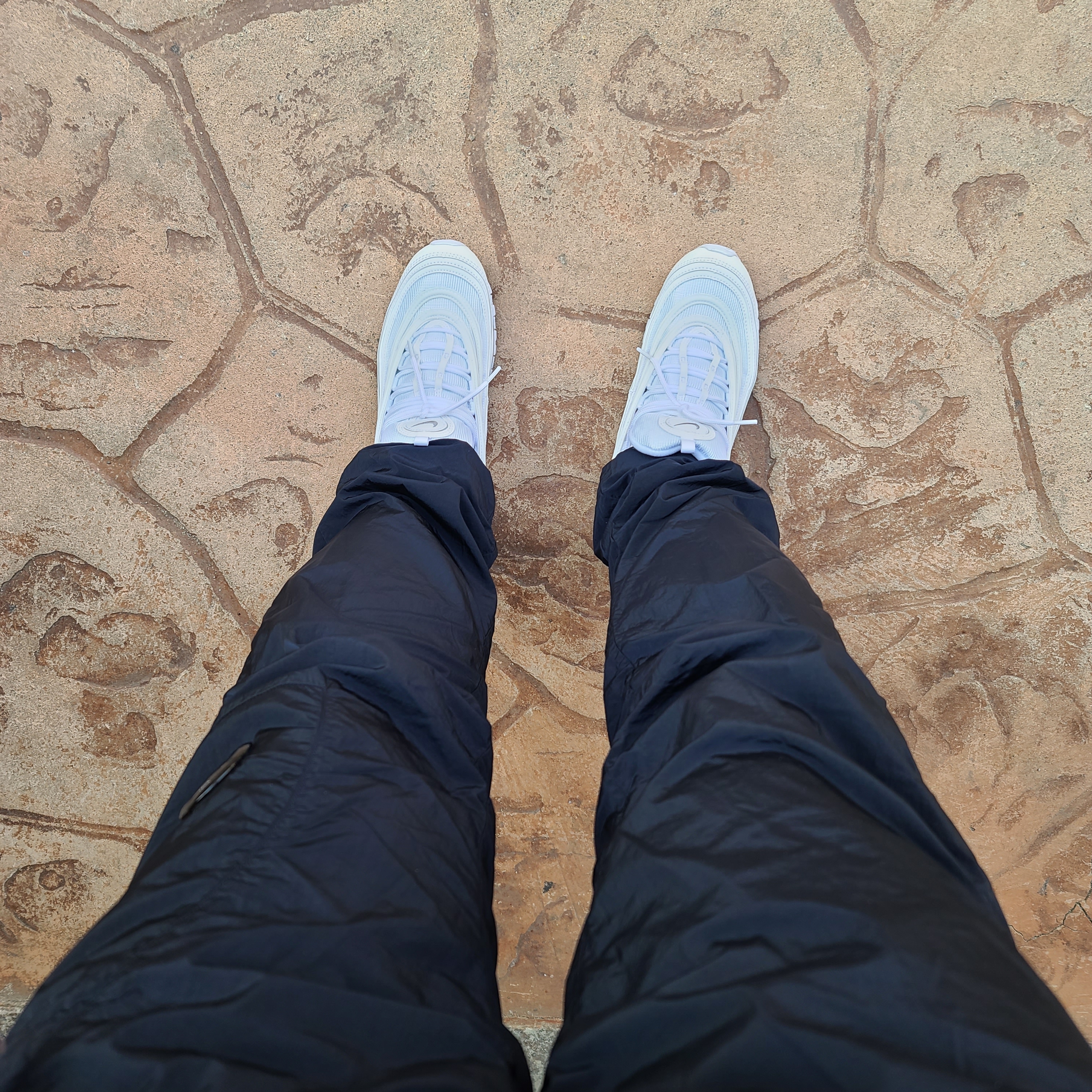 Nike Air Max 97 Triple White Wolf Grey 착용 스타일