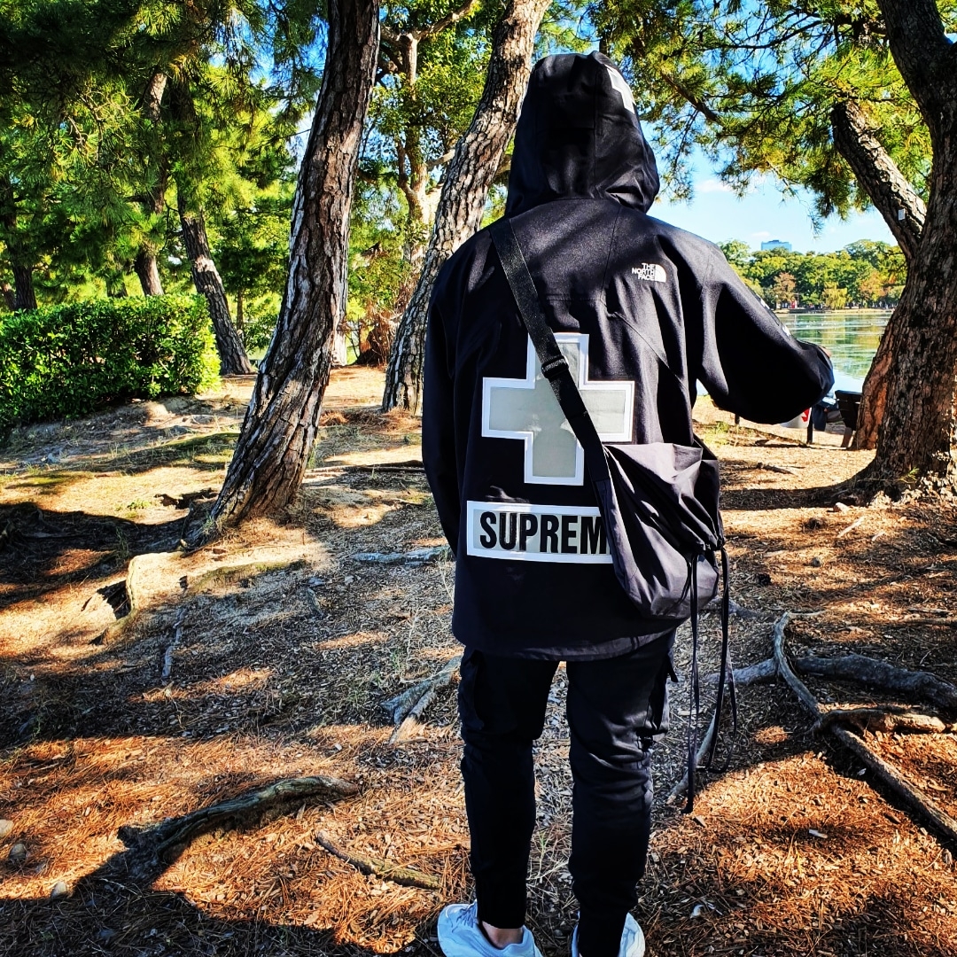 Supreme x The North Face Summit Series Rescue Mountain Pro Jacket Black - 22SS 착용 스타일 - 1
