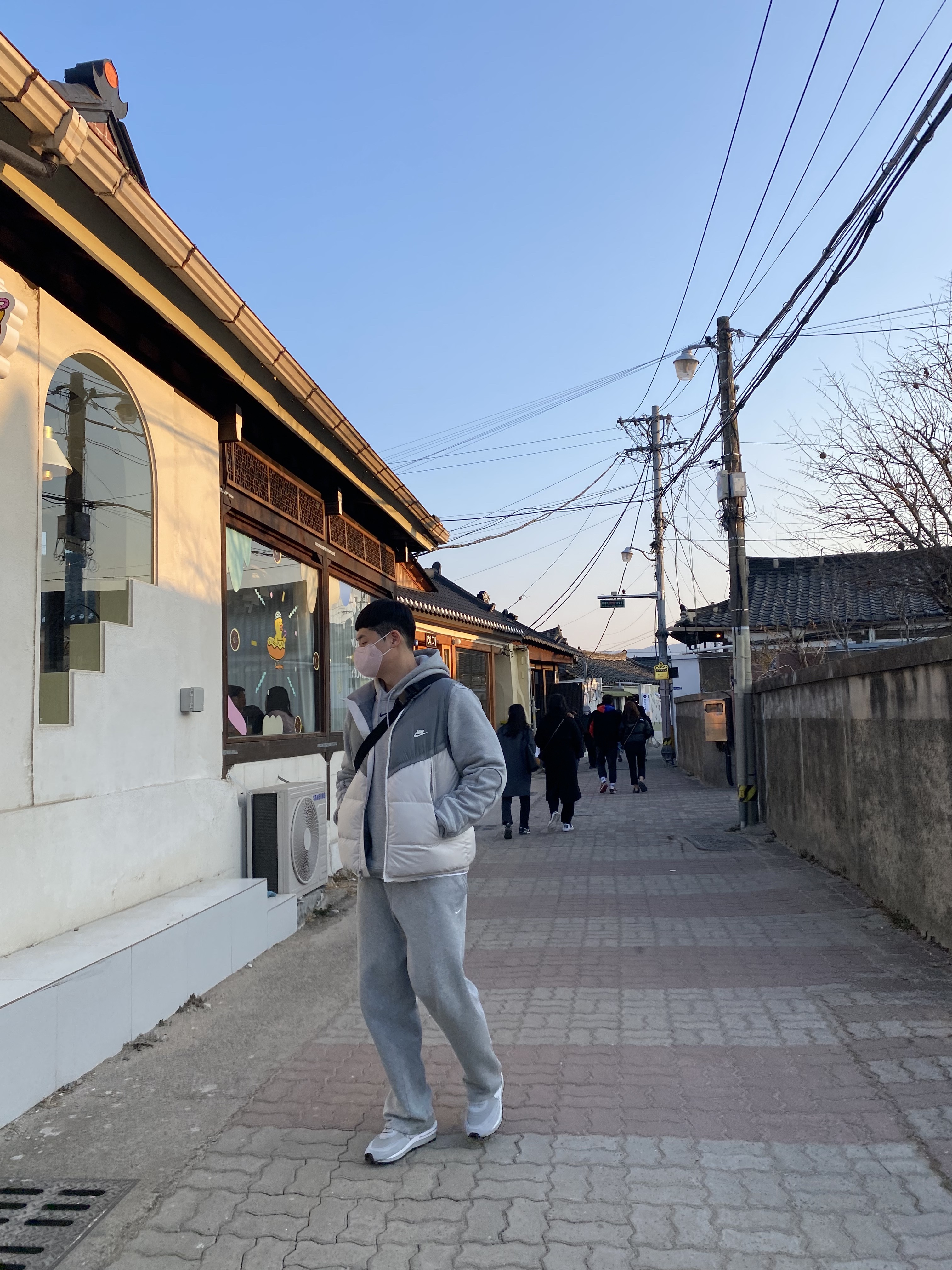 Nike x Drake Nocta Cardinal Stock Essential Hoodie Grey - US/EU, Nike x Kasina Tech Hip Pack Won-Ang Light Bone 착용 스타일 - 2