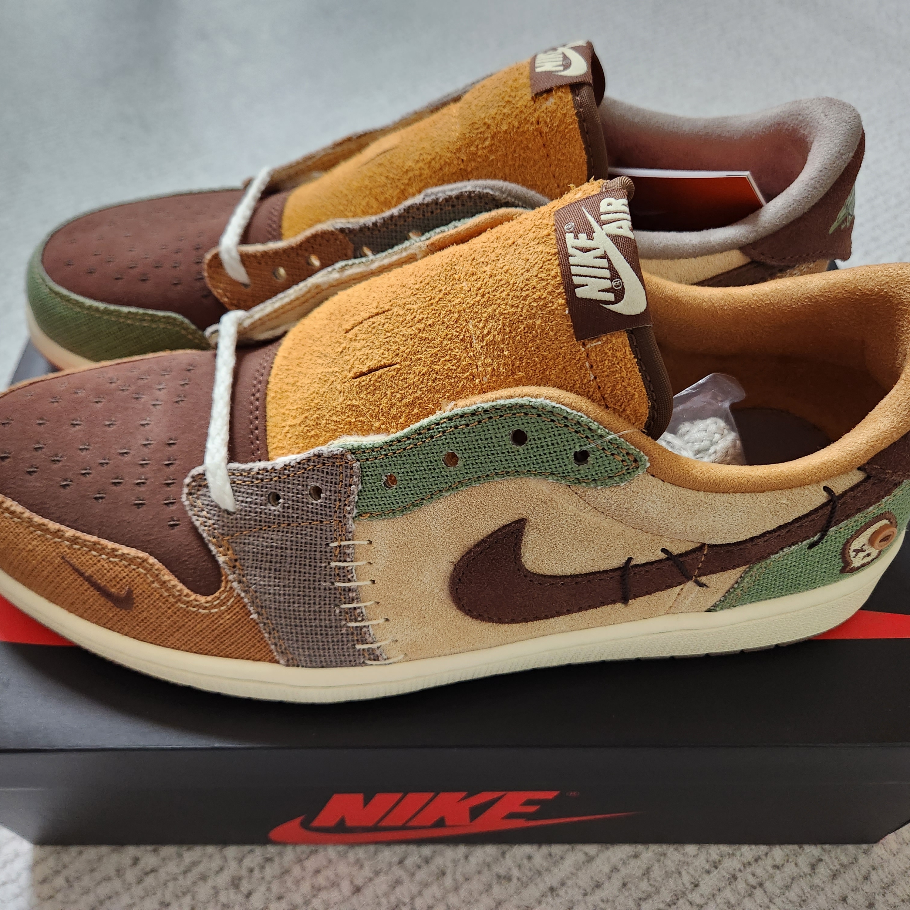 Jordan 1 x Zion Williamson Retro Low OG Flax and Oil Green 착용 스타일 - 1