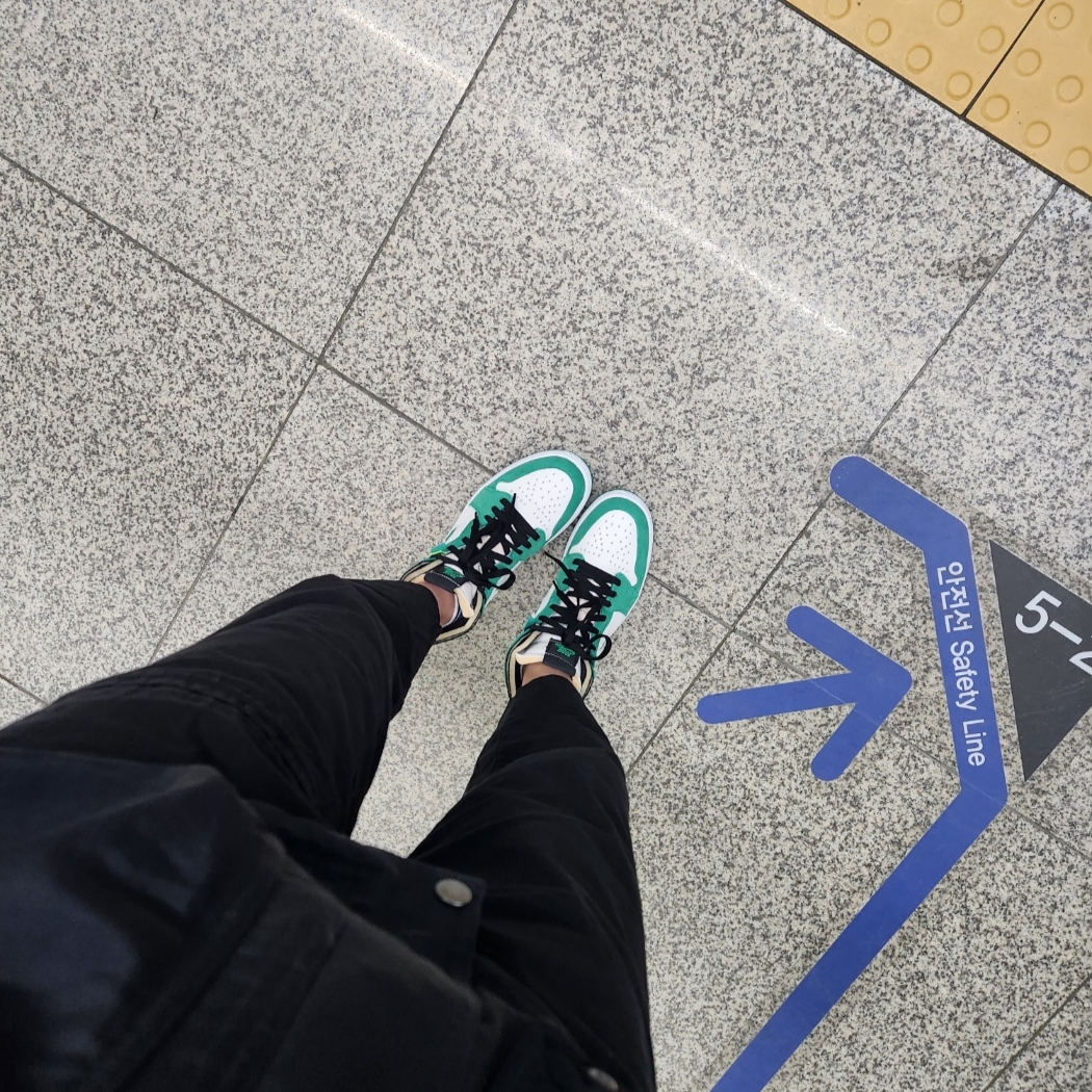 Jordan 1 Zoom Air CMFT Stadium Green 착용 스타일