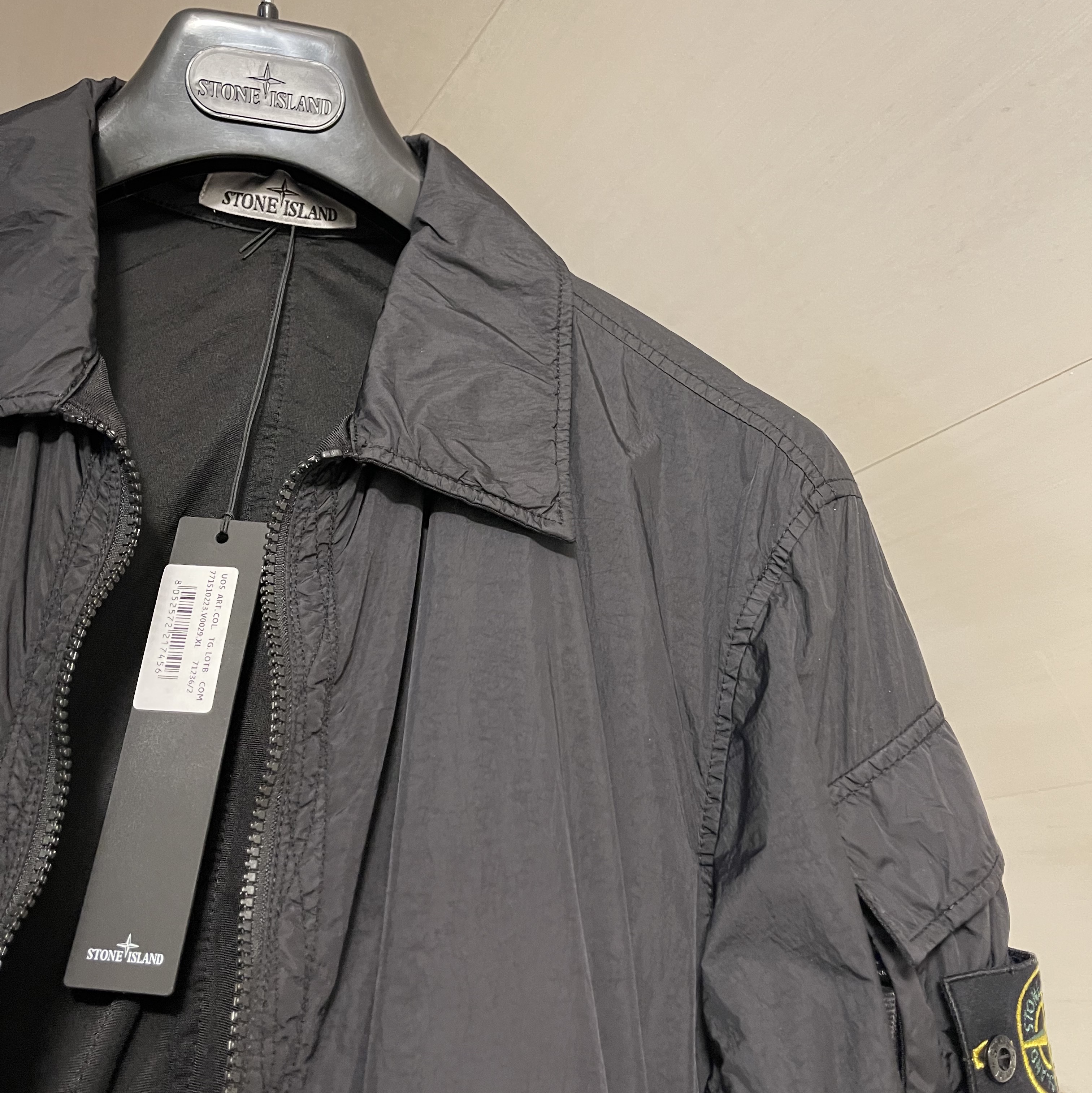 Stone Island 10223 Crinkle Reps Nylon Garment Dyed Overshirt Black - 22FW 착용 스타일