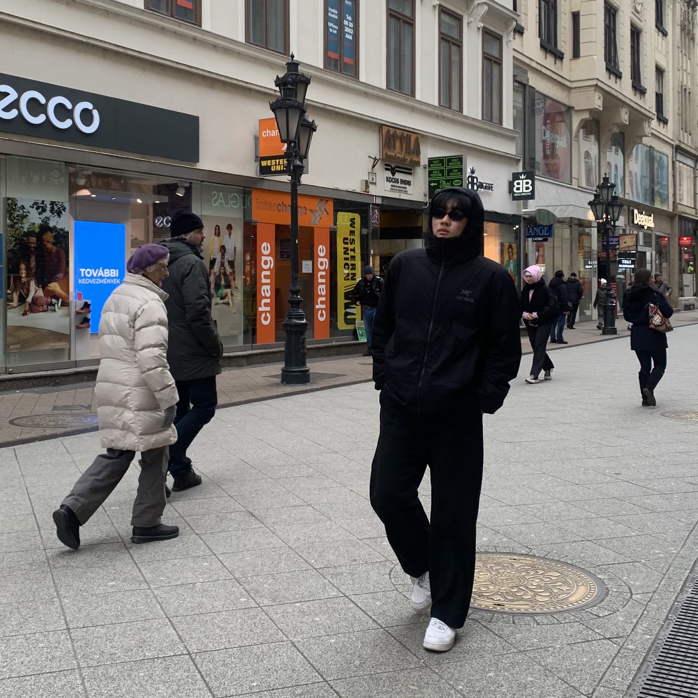 Arc'teryx Atom LT Hoody Black 착용 스타일