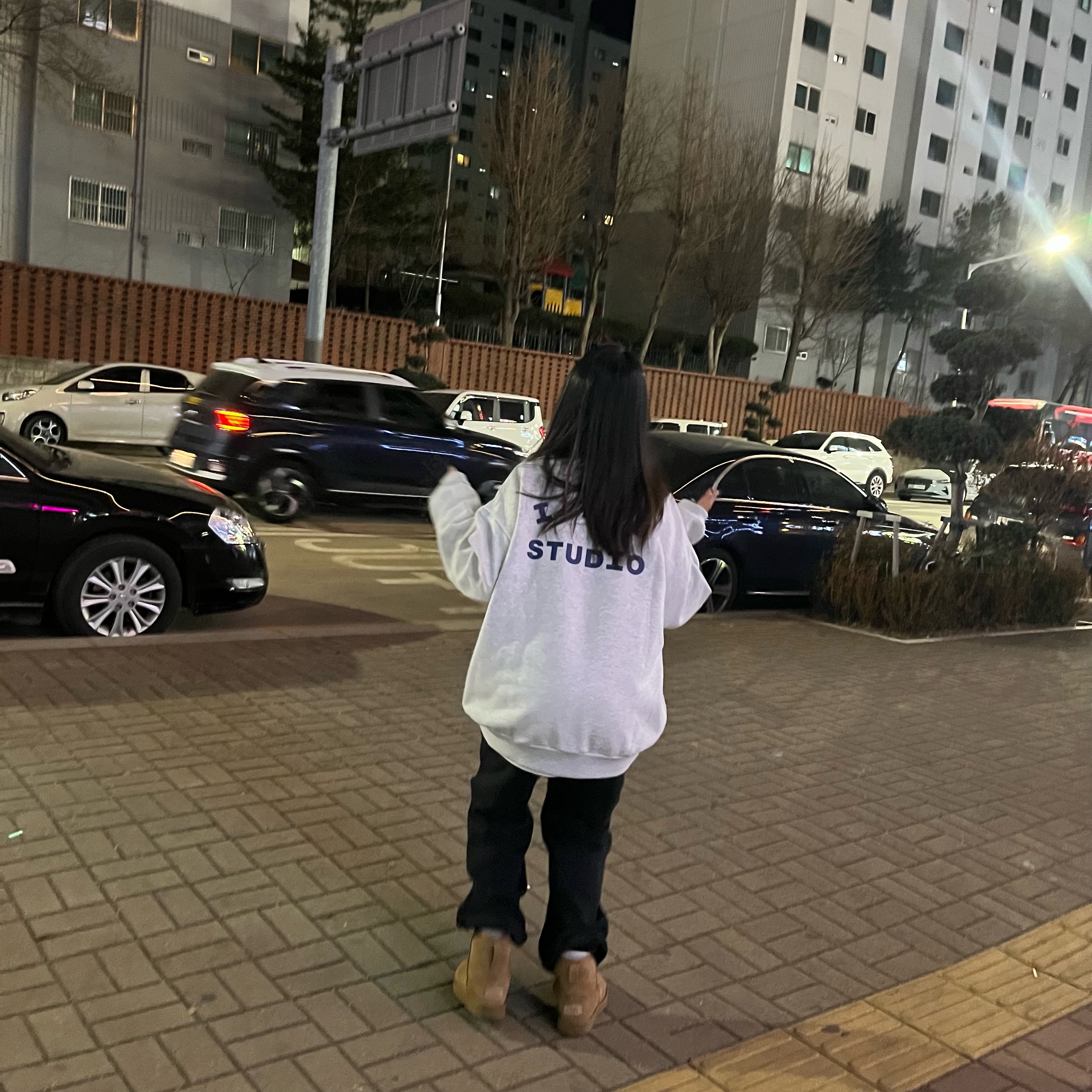 IAB Studio Half Zip Pullover Light Gray, (W) UGG Classic Mini II Boots Chestnut 착용 스타일
