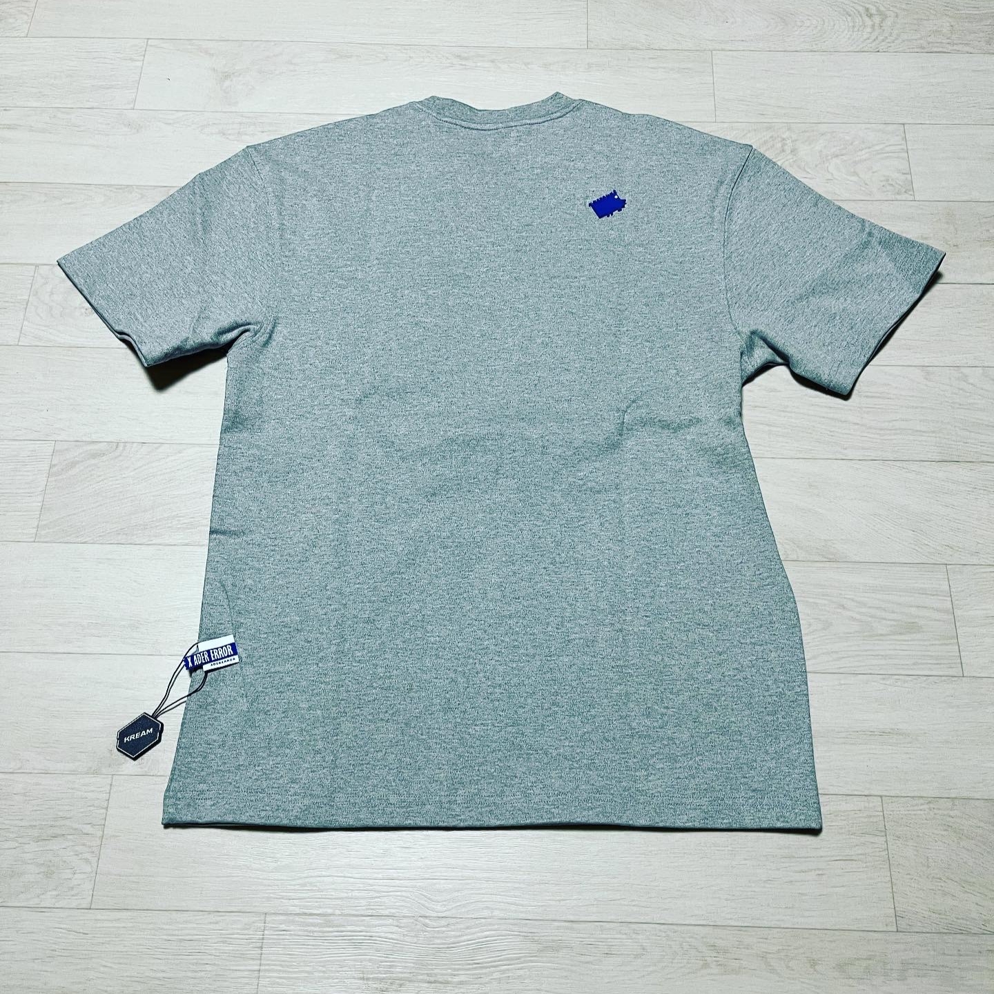 Maison Kitsune x Ader Error The Bluest Fox T-Shirt Grey 착용 스타일 - 2