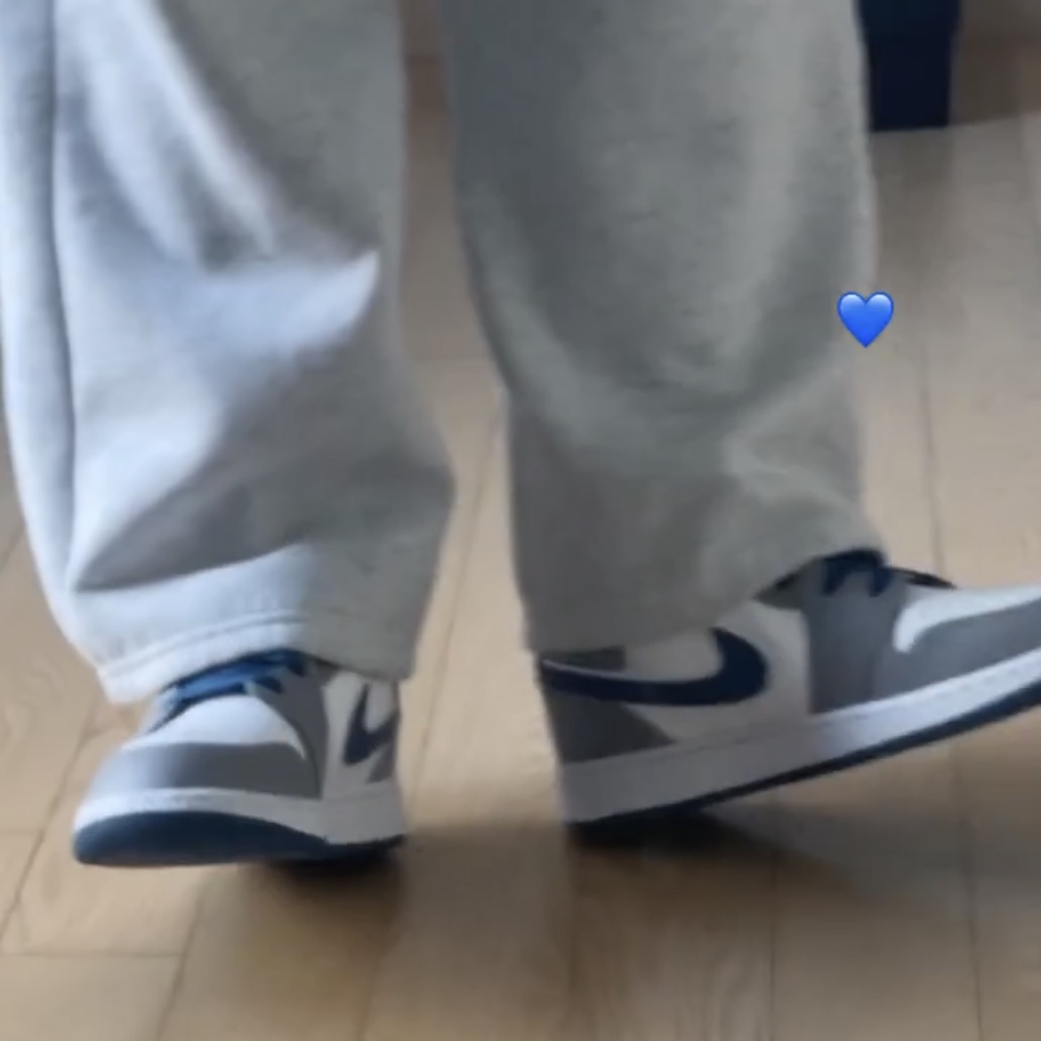 (GS) Jordan 1 Mid Cement Grey True Blue 착용 스타일