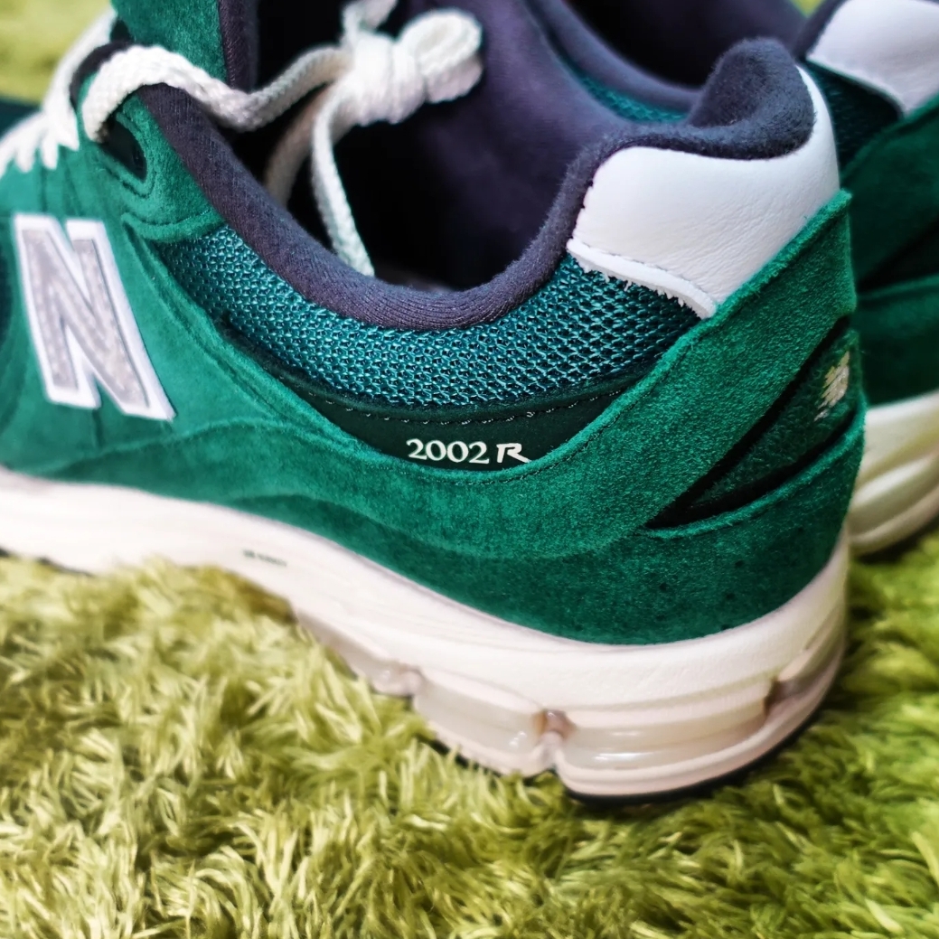 New Balance 2002R Nightwatch Green 착용 스타일 - 4