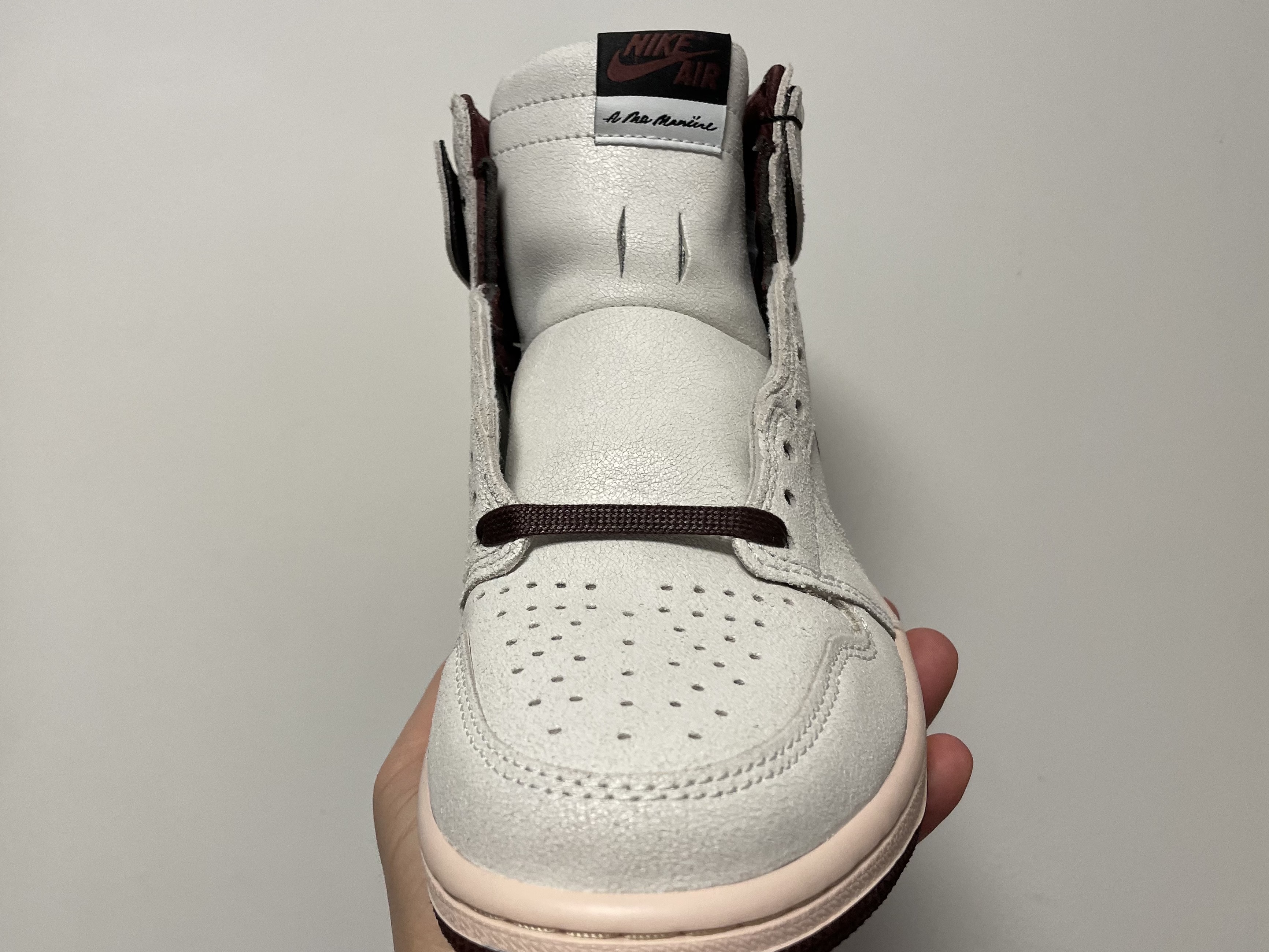 Jordan 1 x A Ma Maniere Retro High OG SP Sail and Burgundy 착용 스타일 - 2