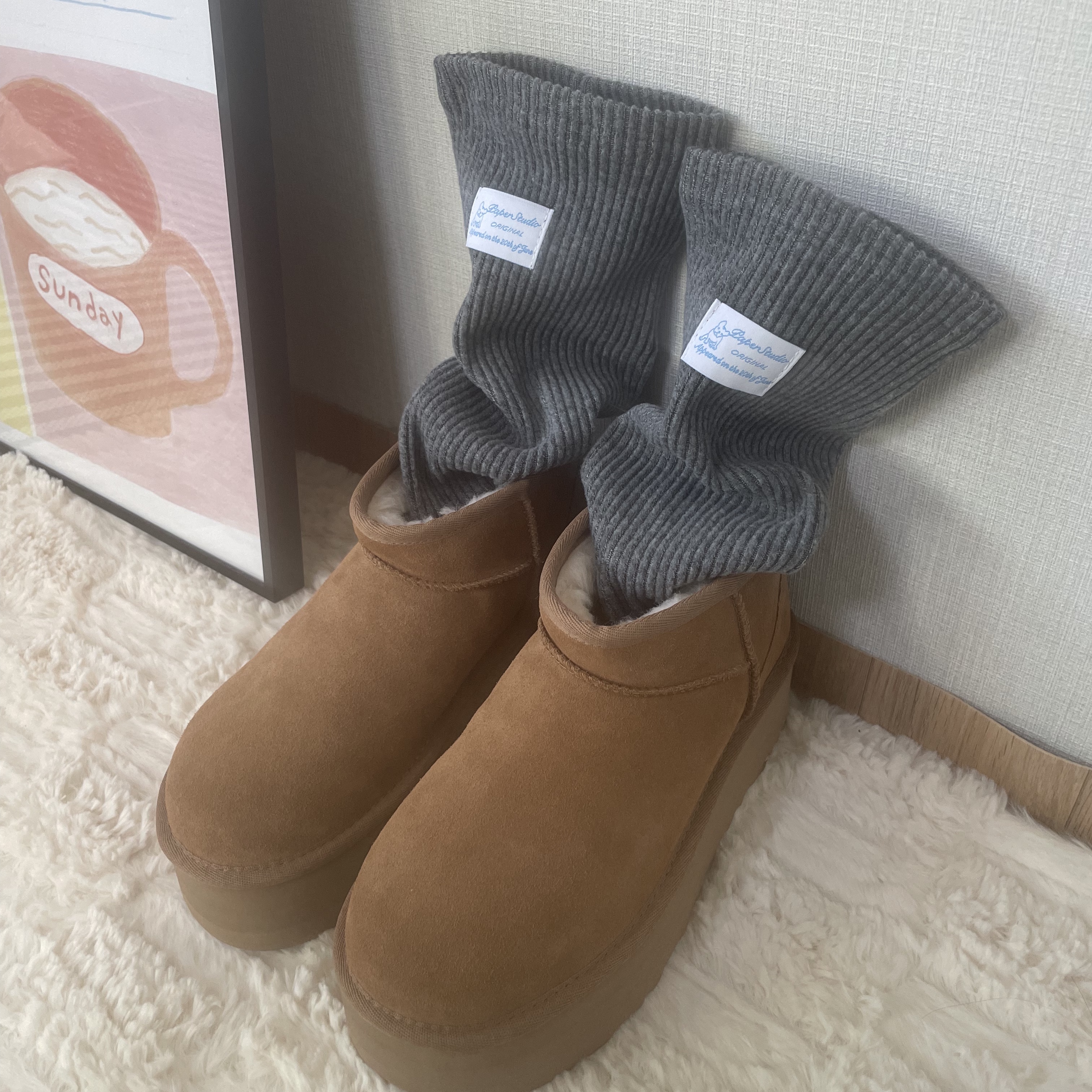 (W) UGG Classic Ultra Mini Platform Boots Chestnut 착용 스타일 - 2