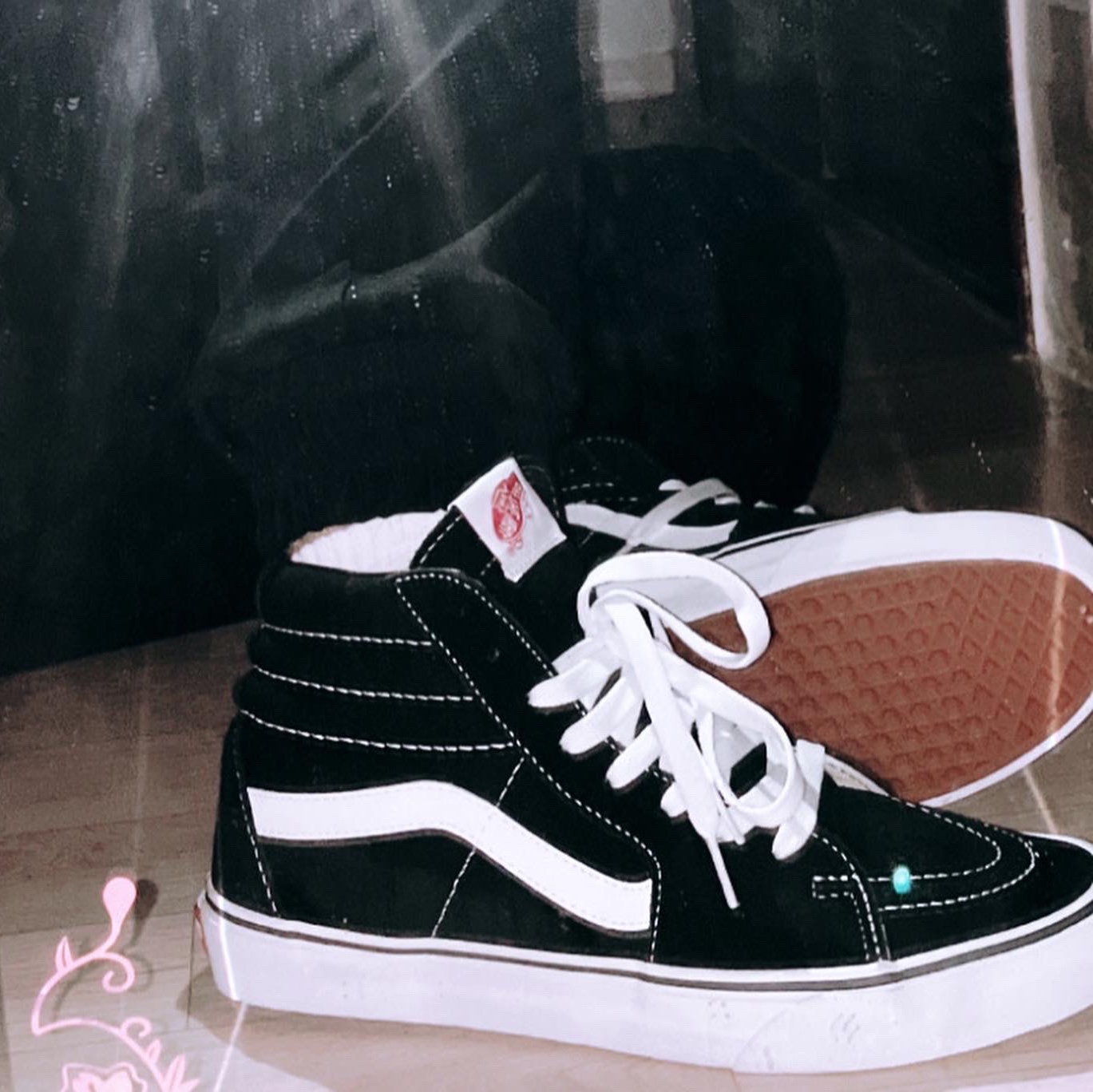 Vans Sk8-Hi Black White 착용 스타일 - 1